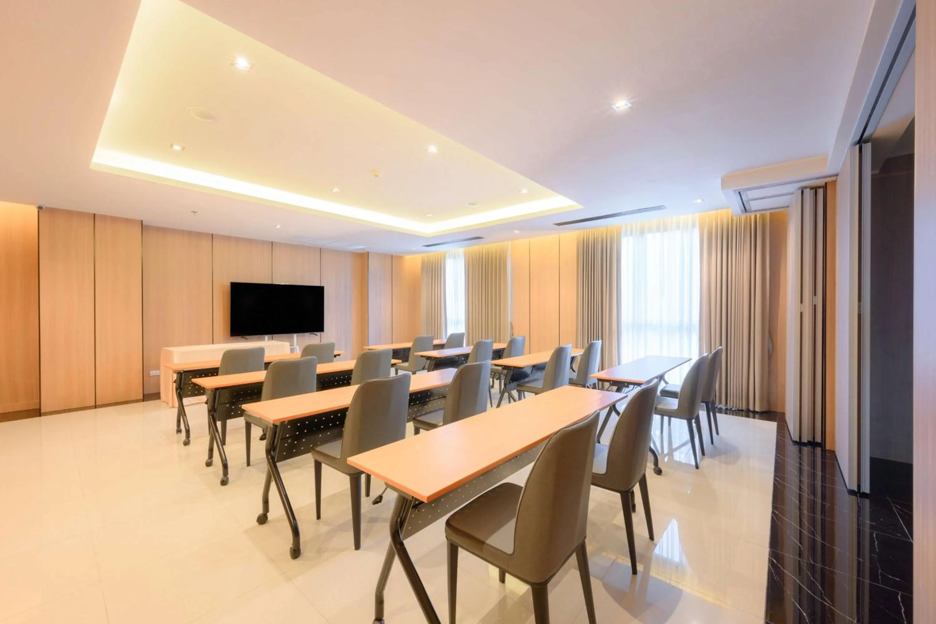 Meeting/conference room in Lewit Hotel Pattaya, a member of Radisson Individuals