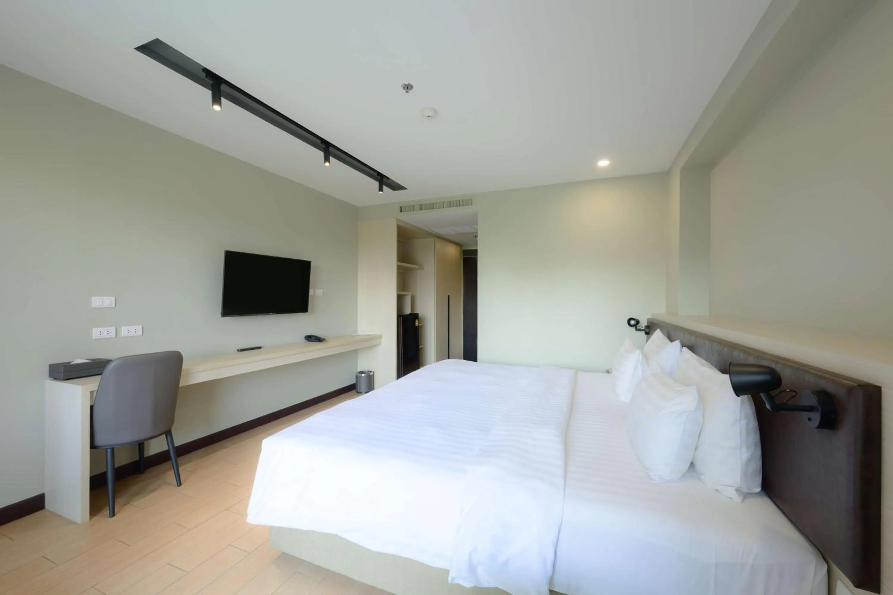 Bedroom, Bed in Lewit Hotel Pattaya, a member of Radisson Individuals
