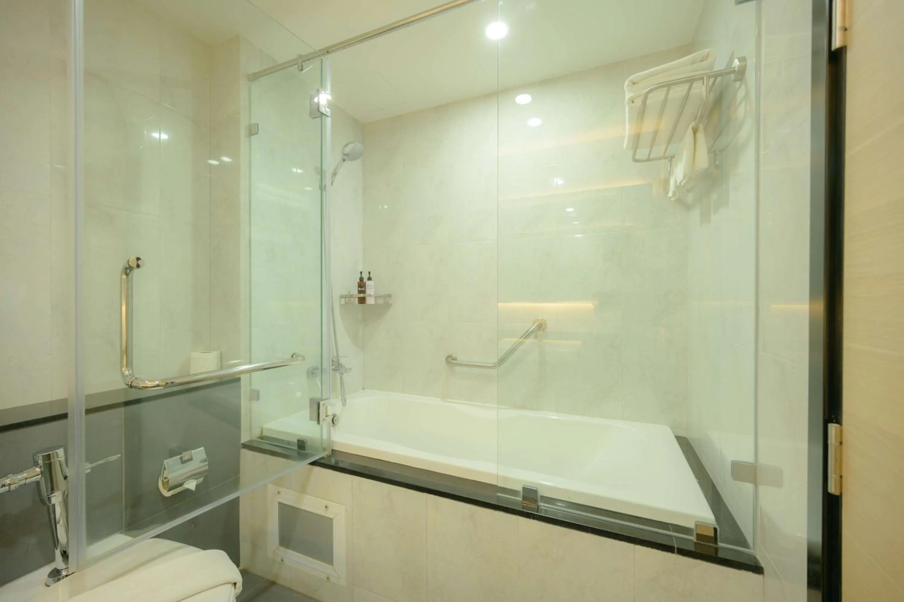 Bathroom in Lewit Hotel Pattaya, a member of Radisson Individuals