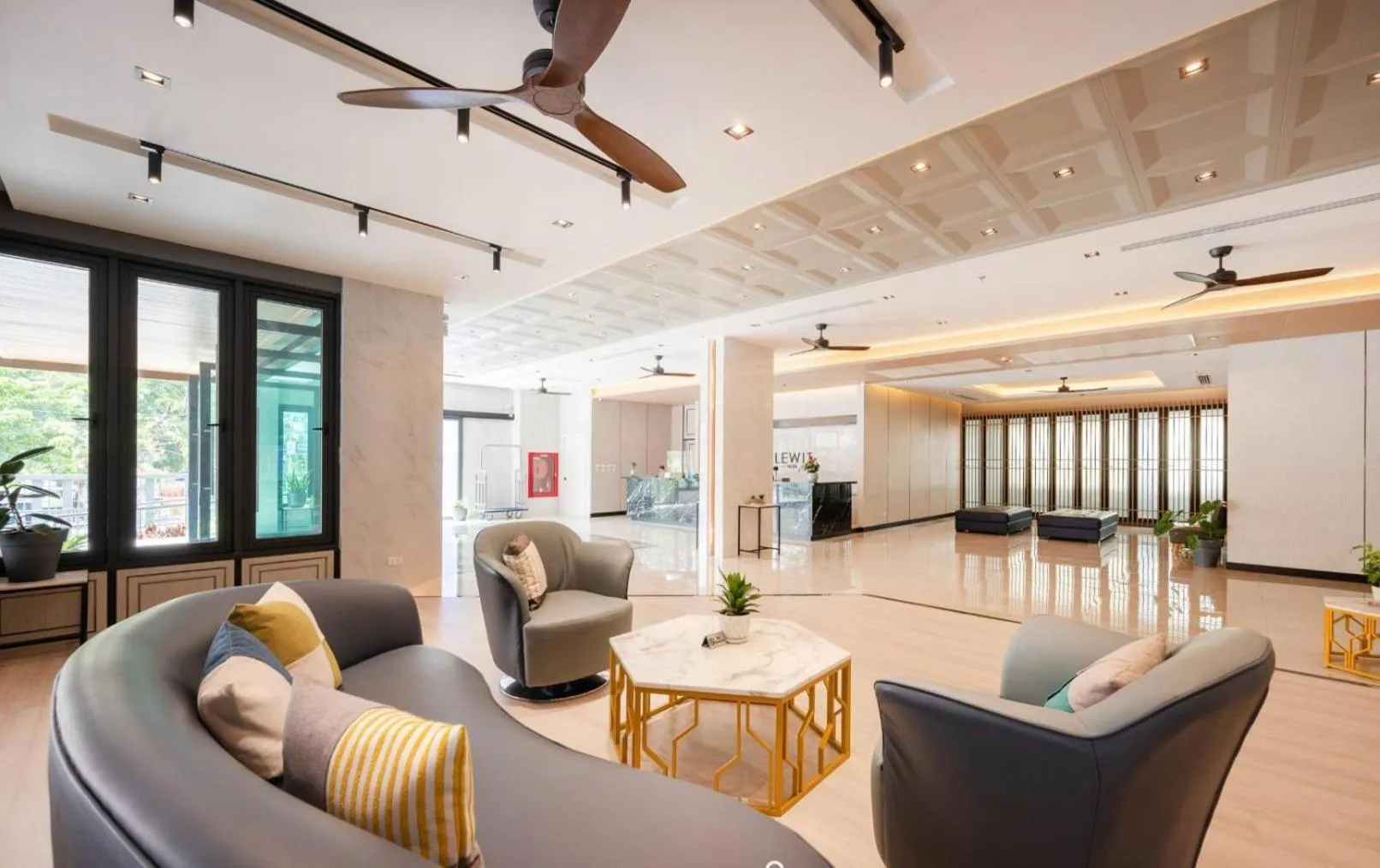 Lobby or reception in Lewit Hotel Pattaya, a member of Radisson Individuals