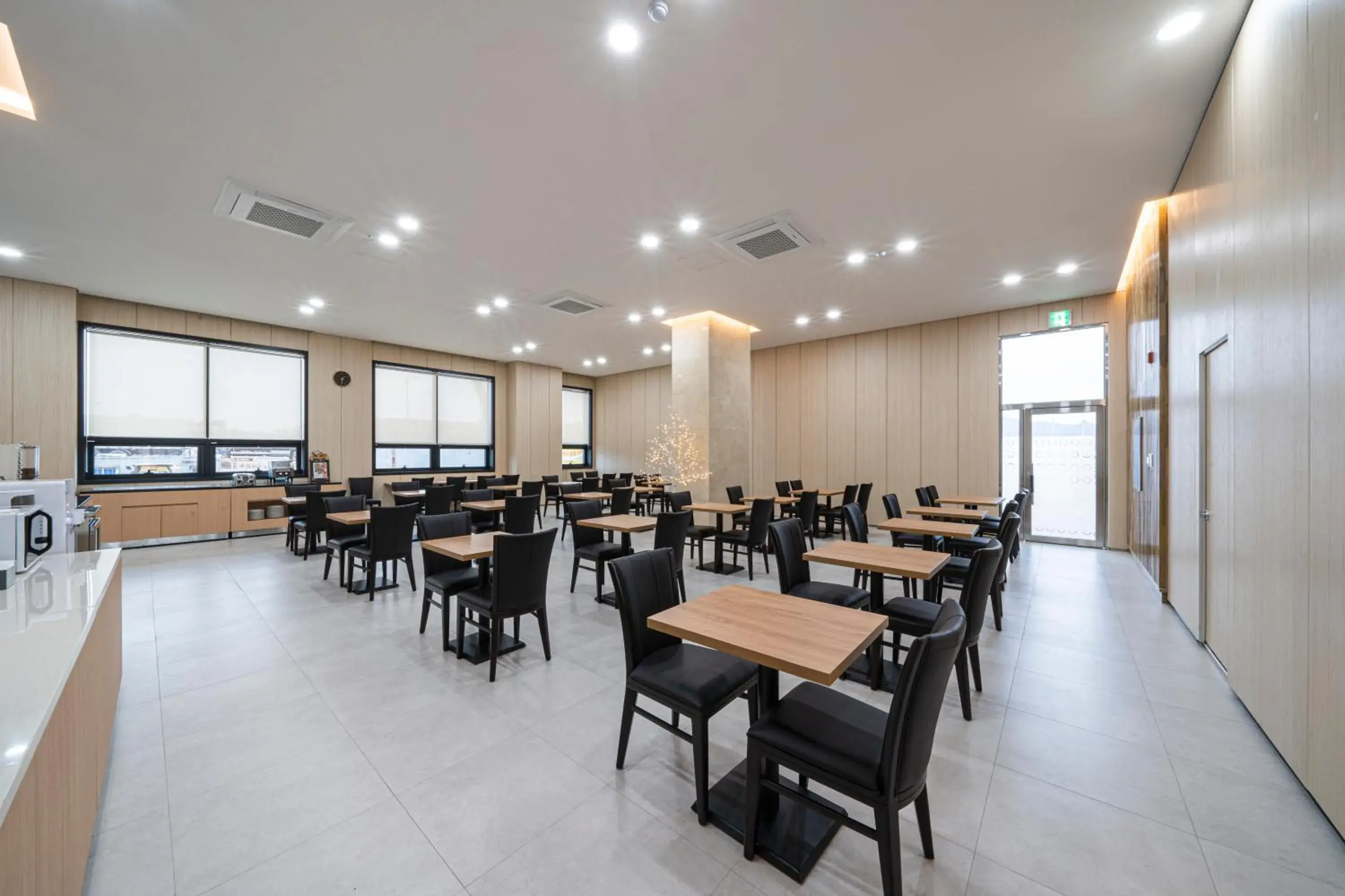 Restaurant/places to eat in Best Western Asan Hotel Restaurant/places to eat in Best Western Asan Hotel