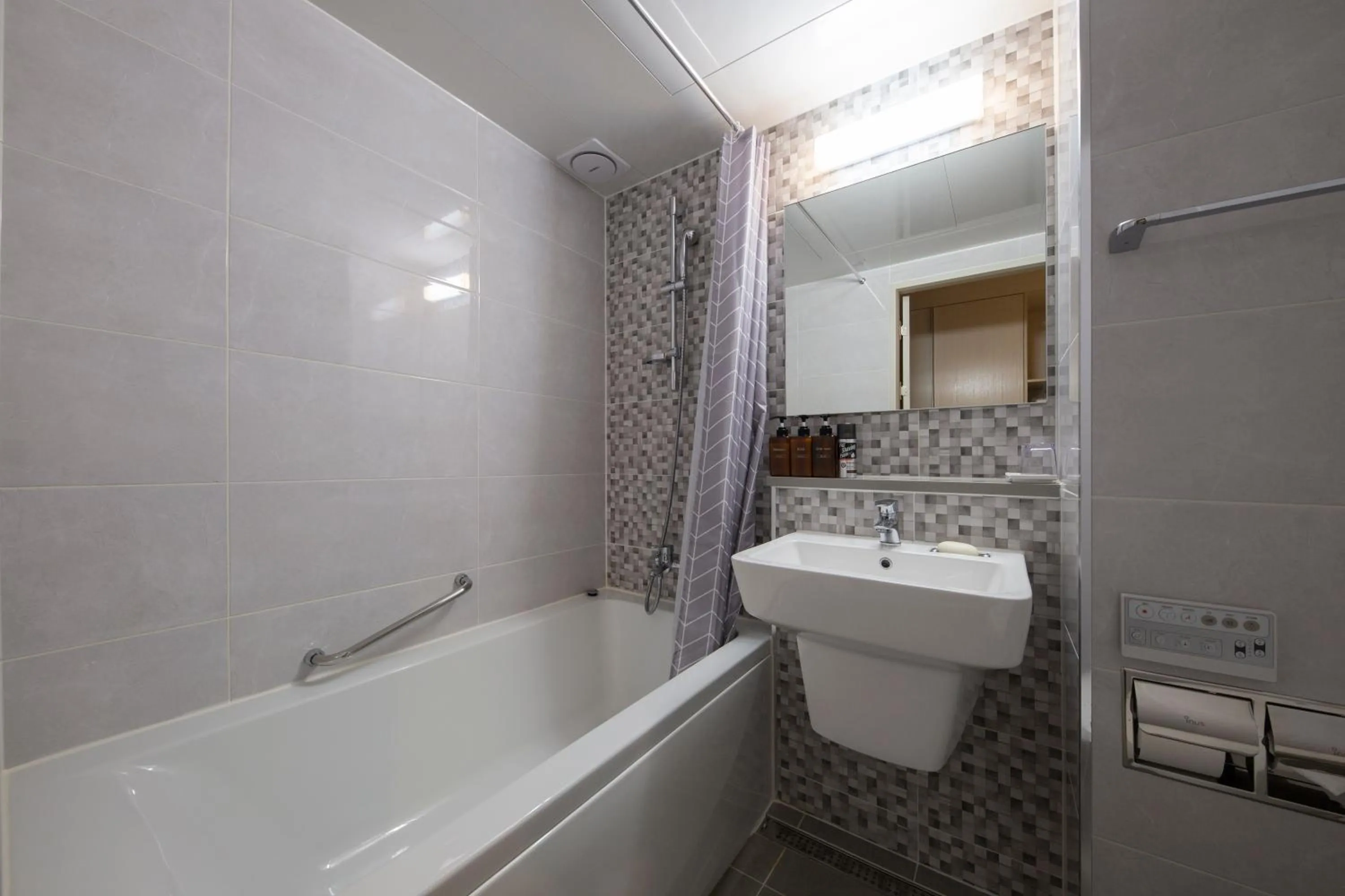 Bathroom in Best Western Asan Hotel