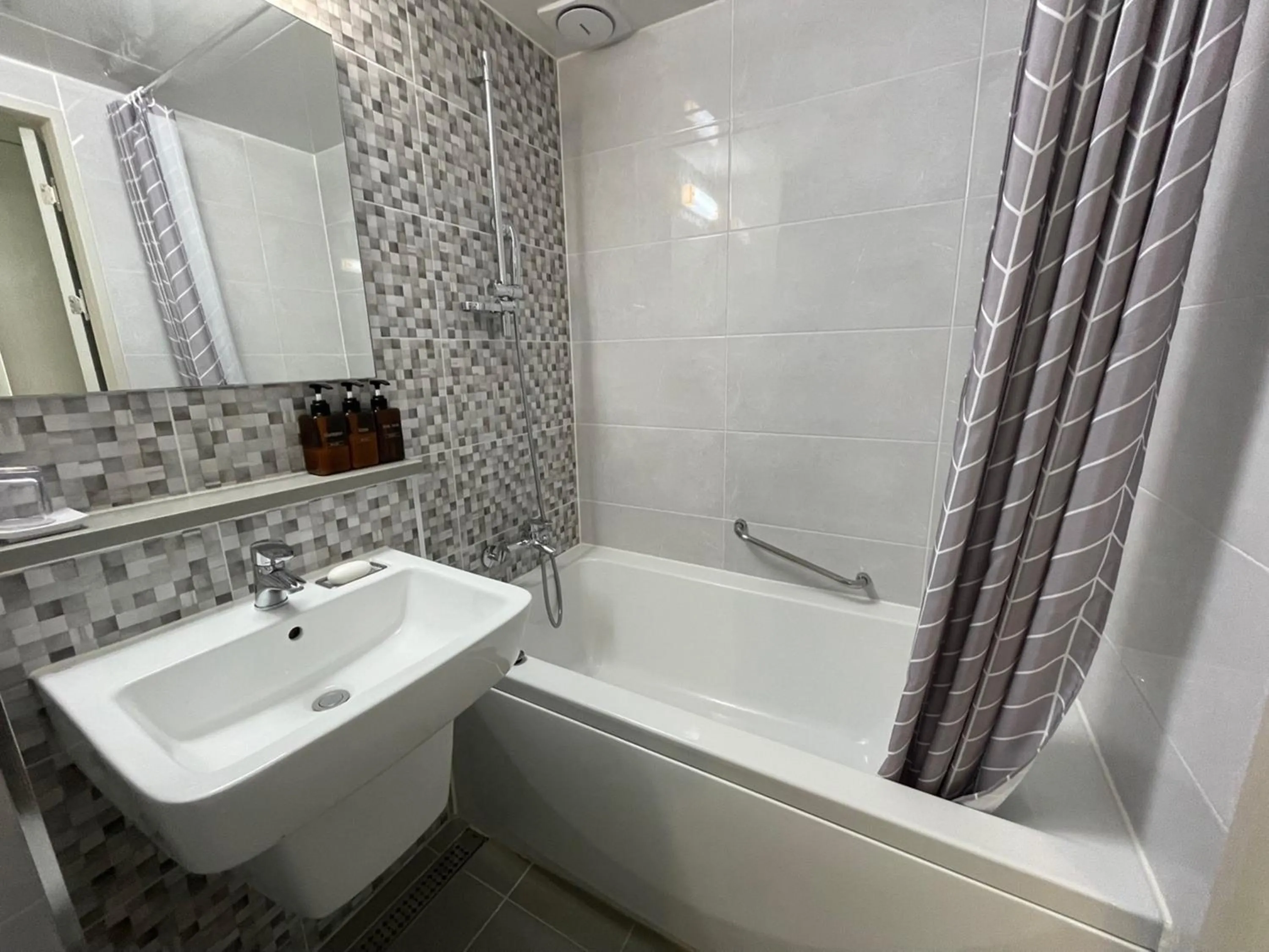 Bathroom in Best Western Asan Hotel