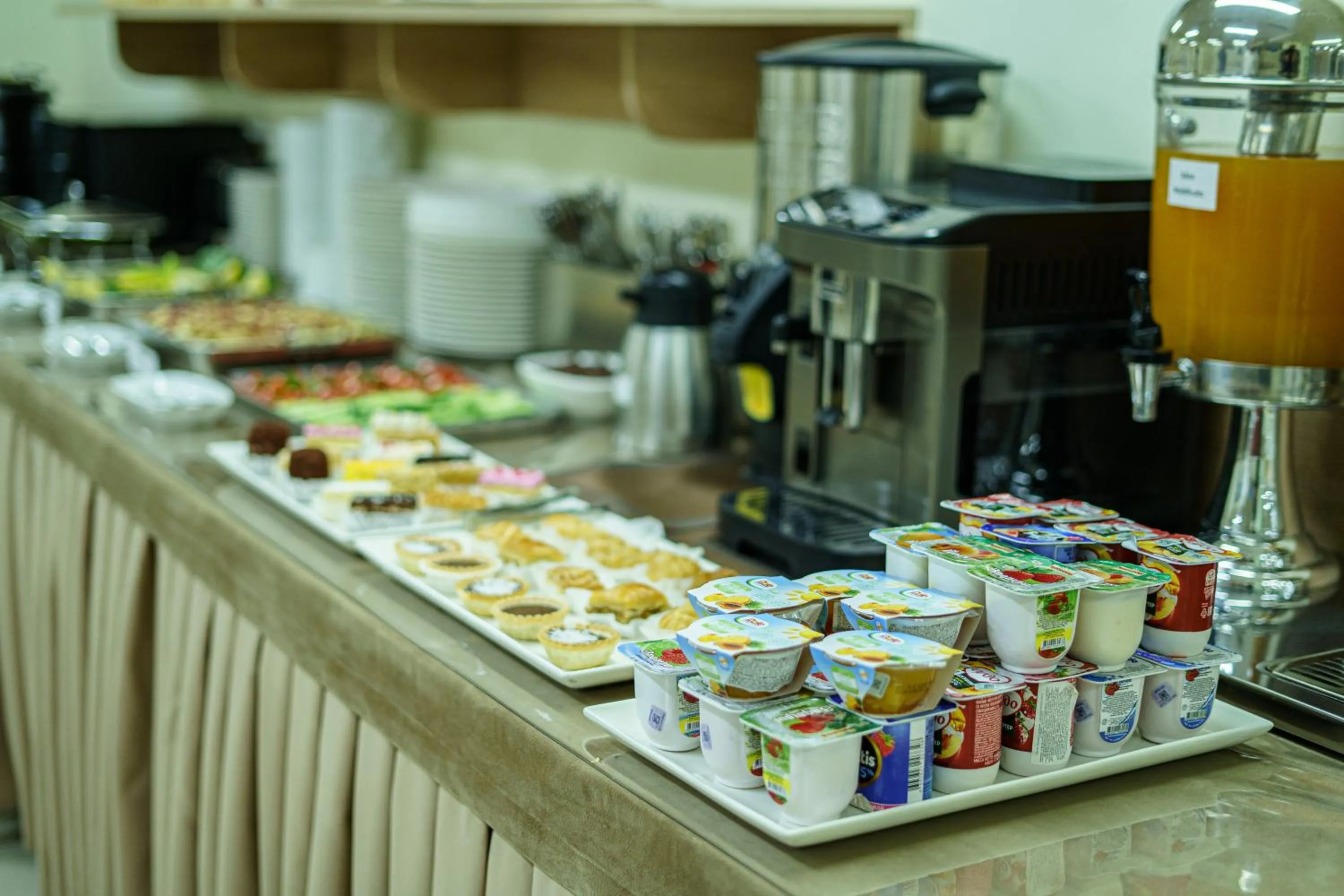 Restaurant/places to eat in Welcome Inn Hotel