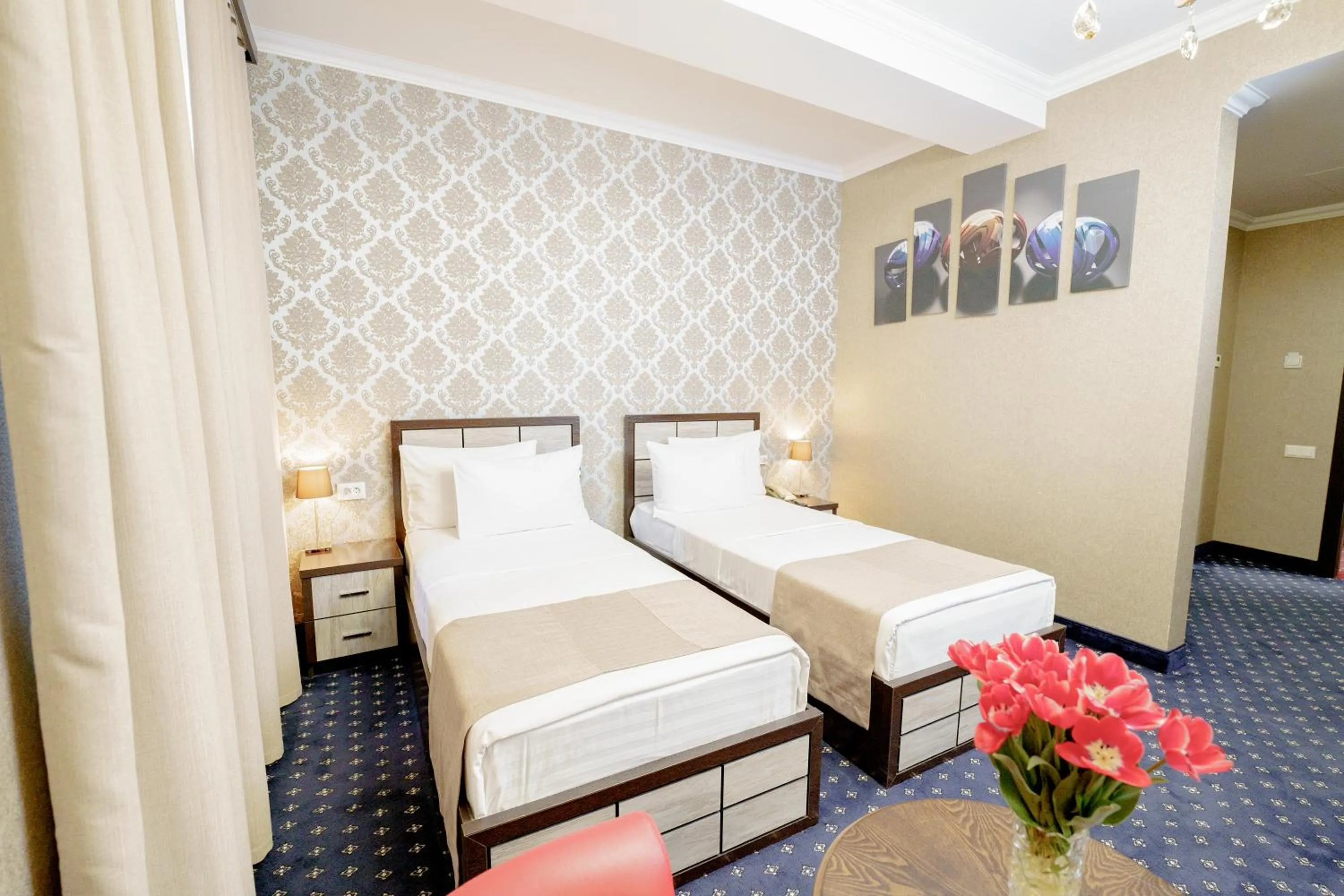 Bed in Welcome Inn Hotel