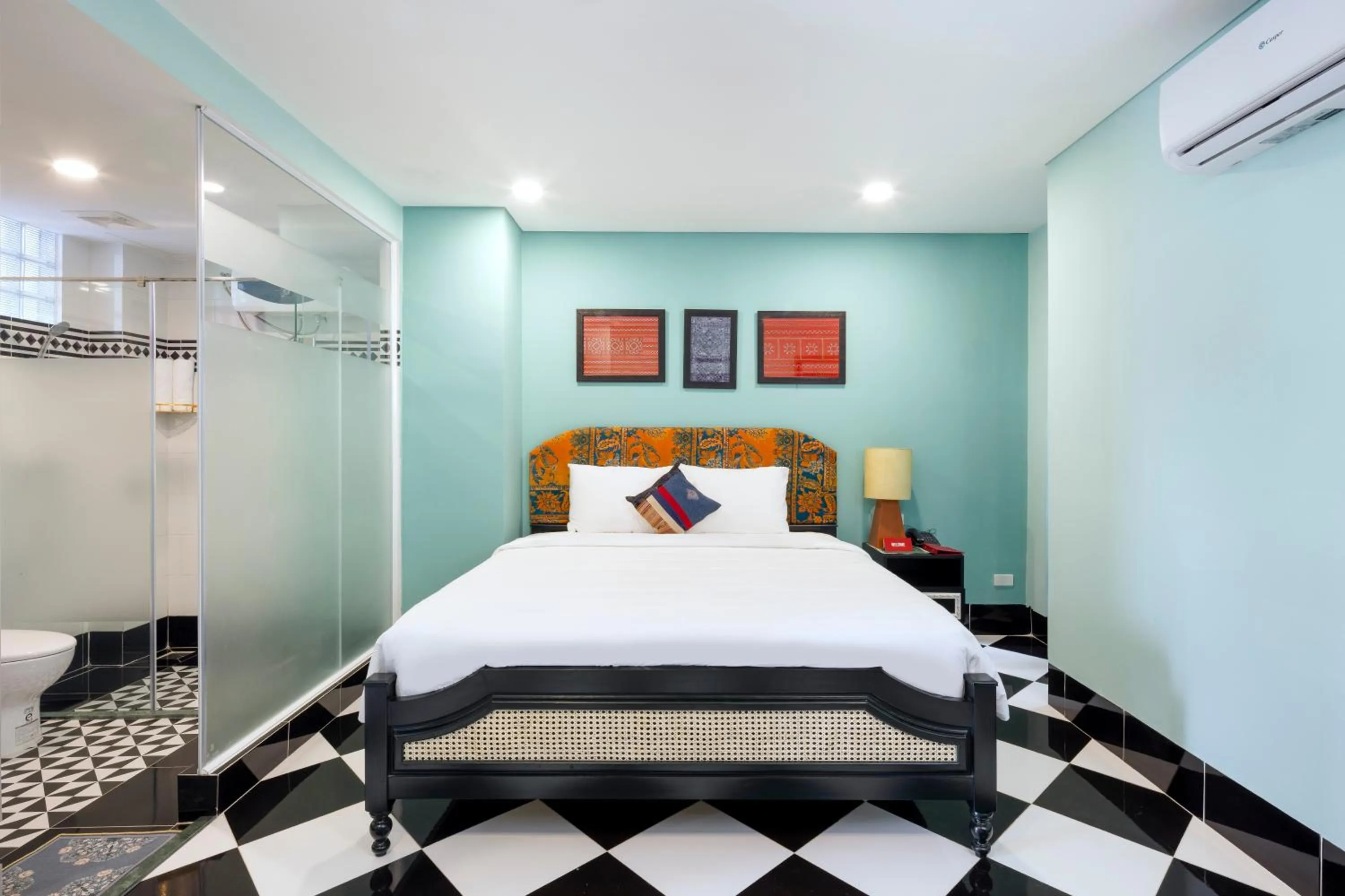 Photo of the whole room, Bed in Heritage Boutique Sierra Legend