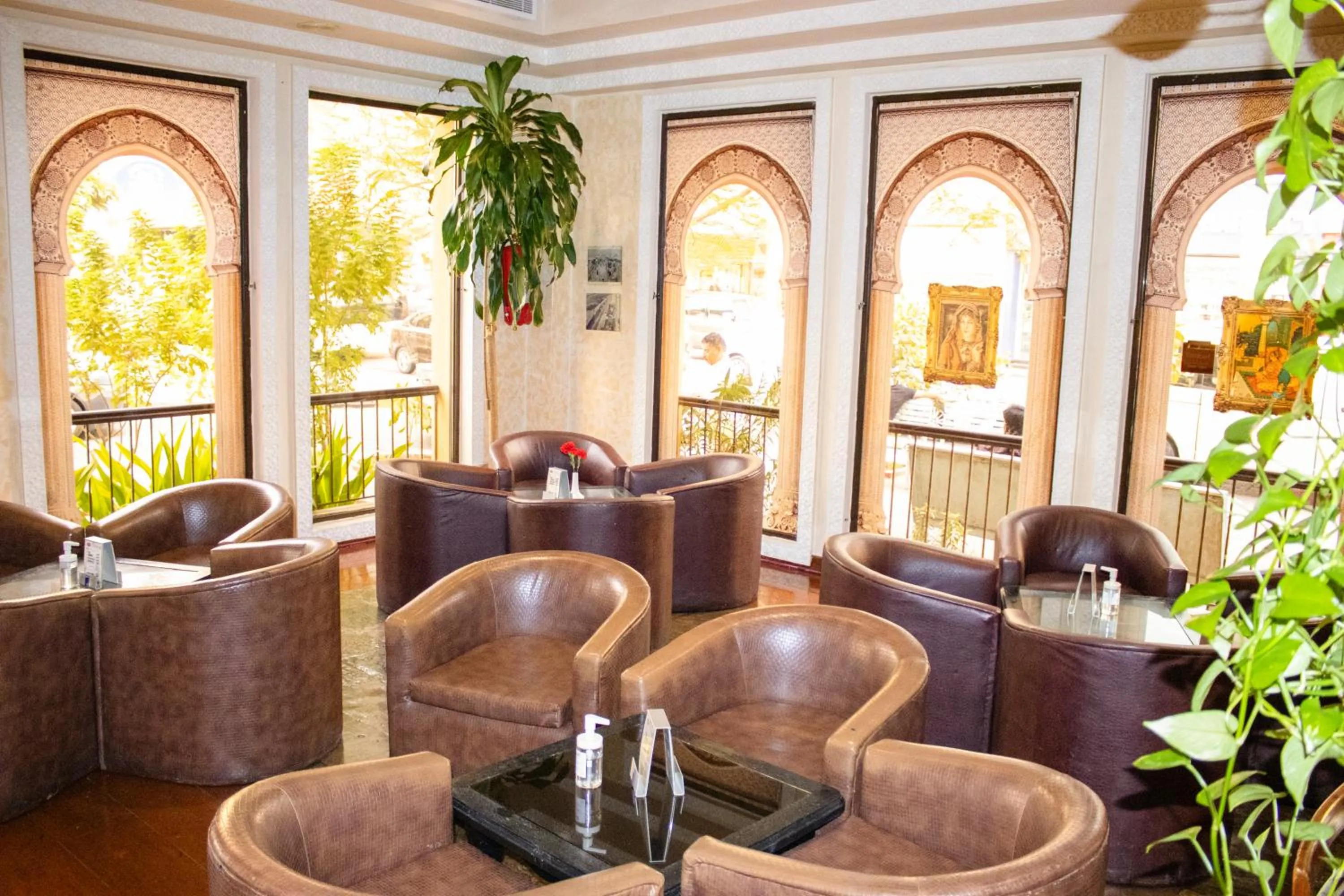 Seating area in Delmon International Hotel