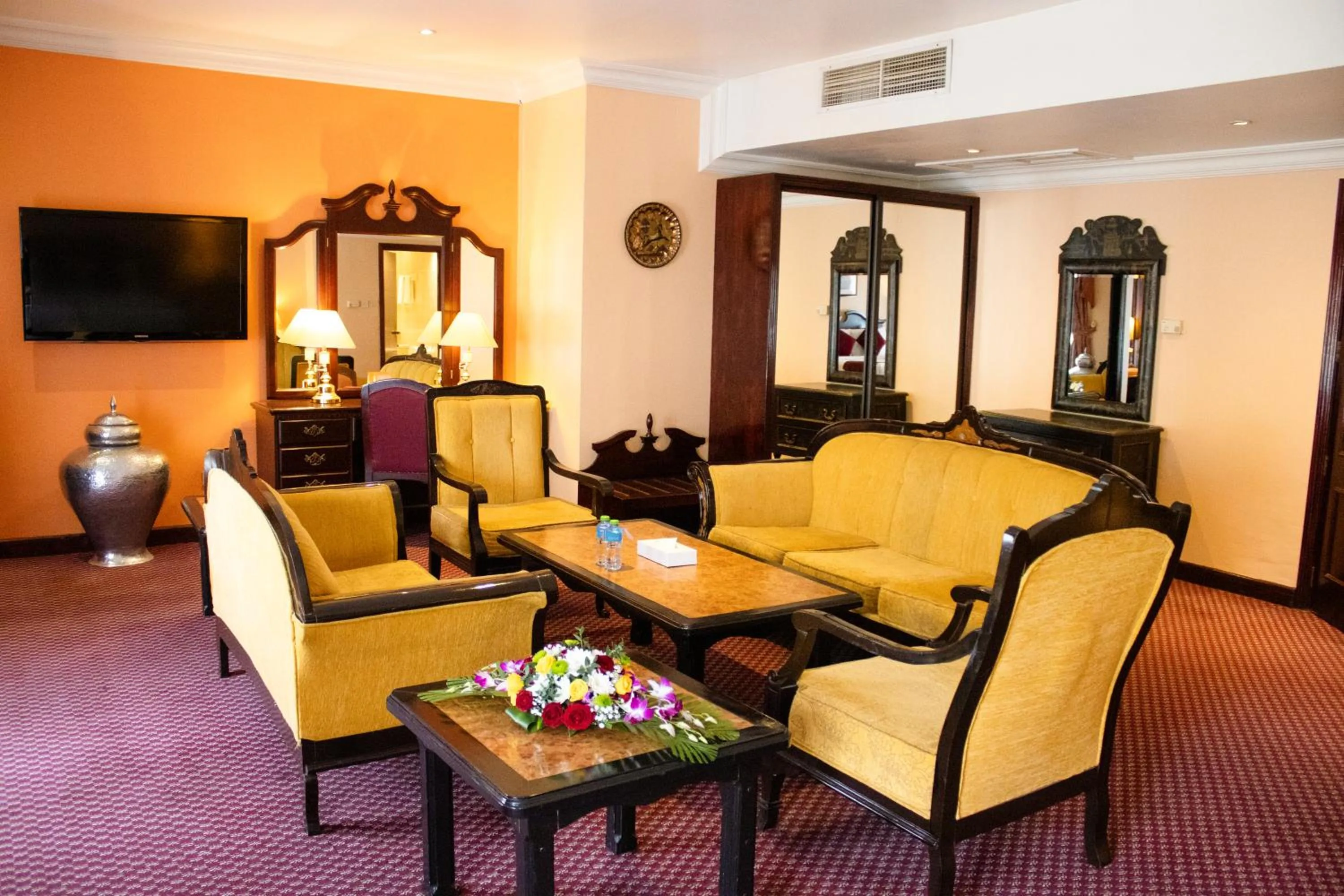Seating area in Delmon International Hotel