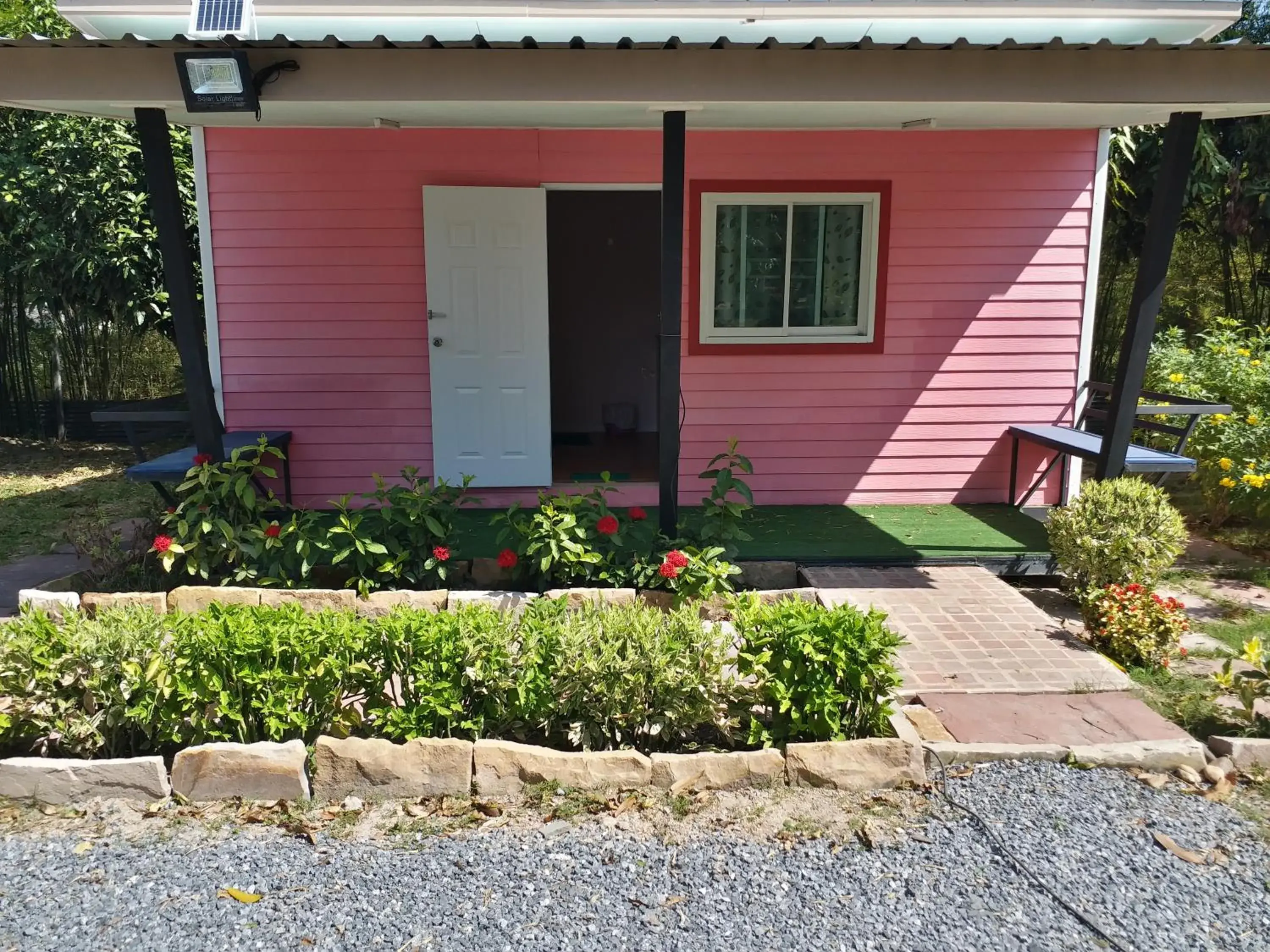 Facade/entrance in Baan Hin Sai Suay Facade/entrance in Baan Hin Sai Suay