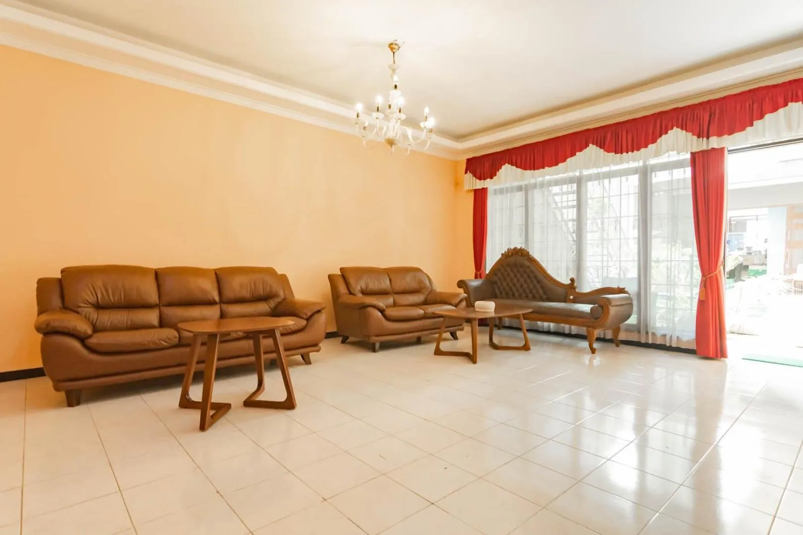 Lobby or reception in Shofy Guest House Mitra RedDoorz