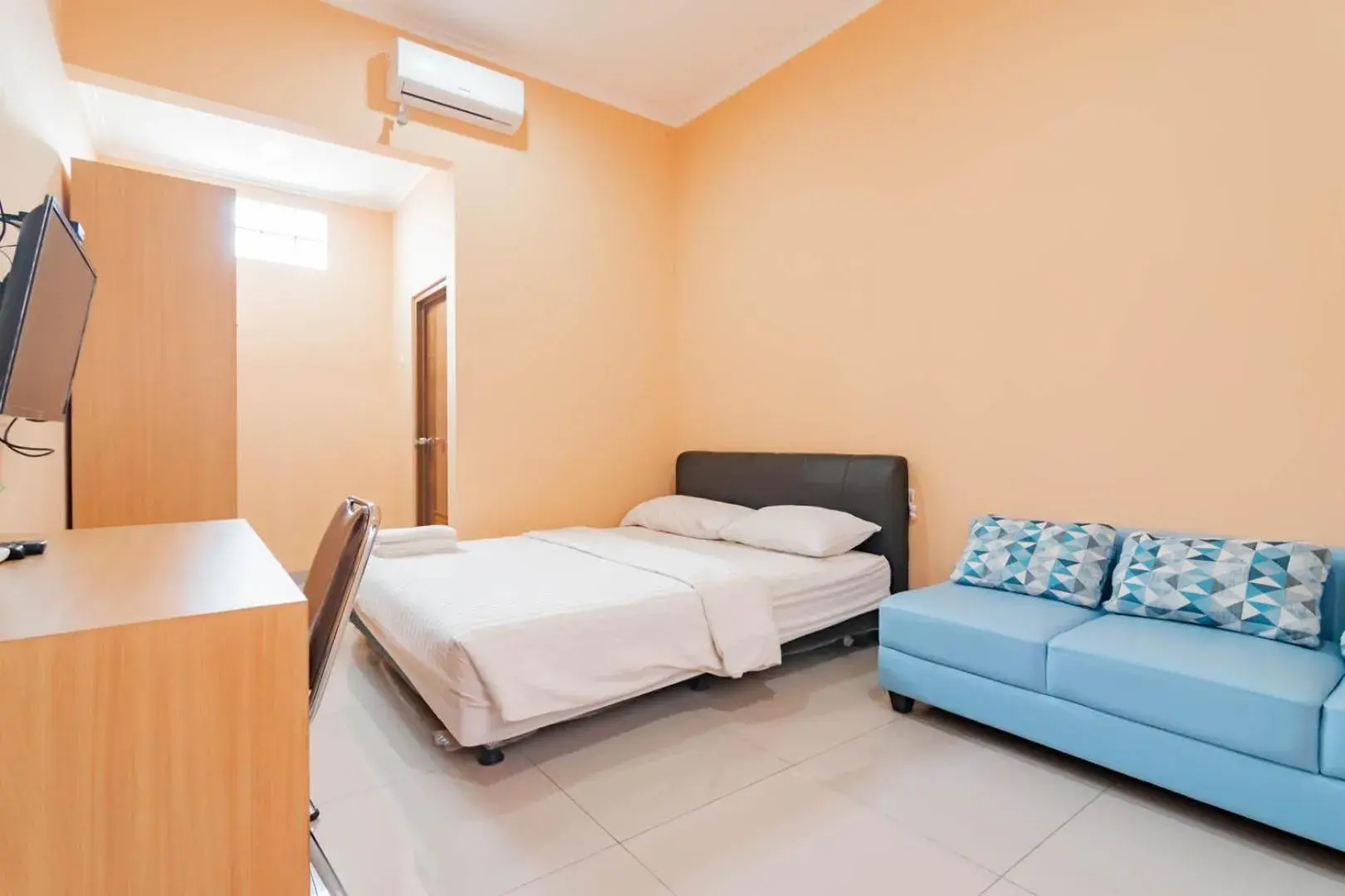 Bedroom, Bed in Shofy Guest House RedPartner