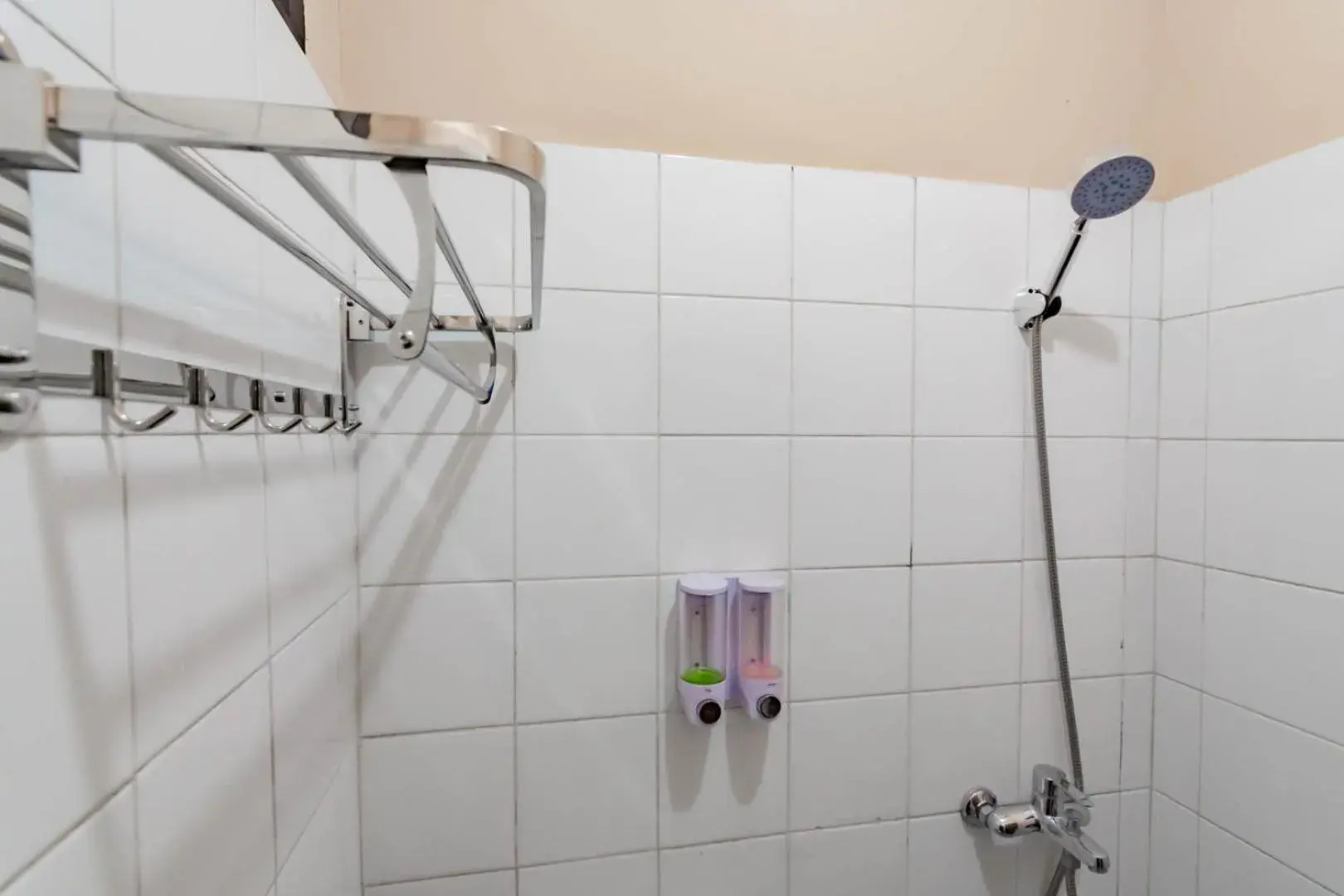 Standard Double Room in Shofy Guest House Mitra RedDoorz Standard Double Room in Shofy Guest House Mitra RedDoorz