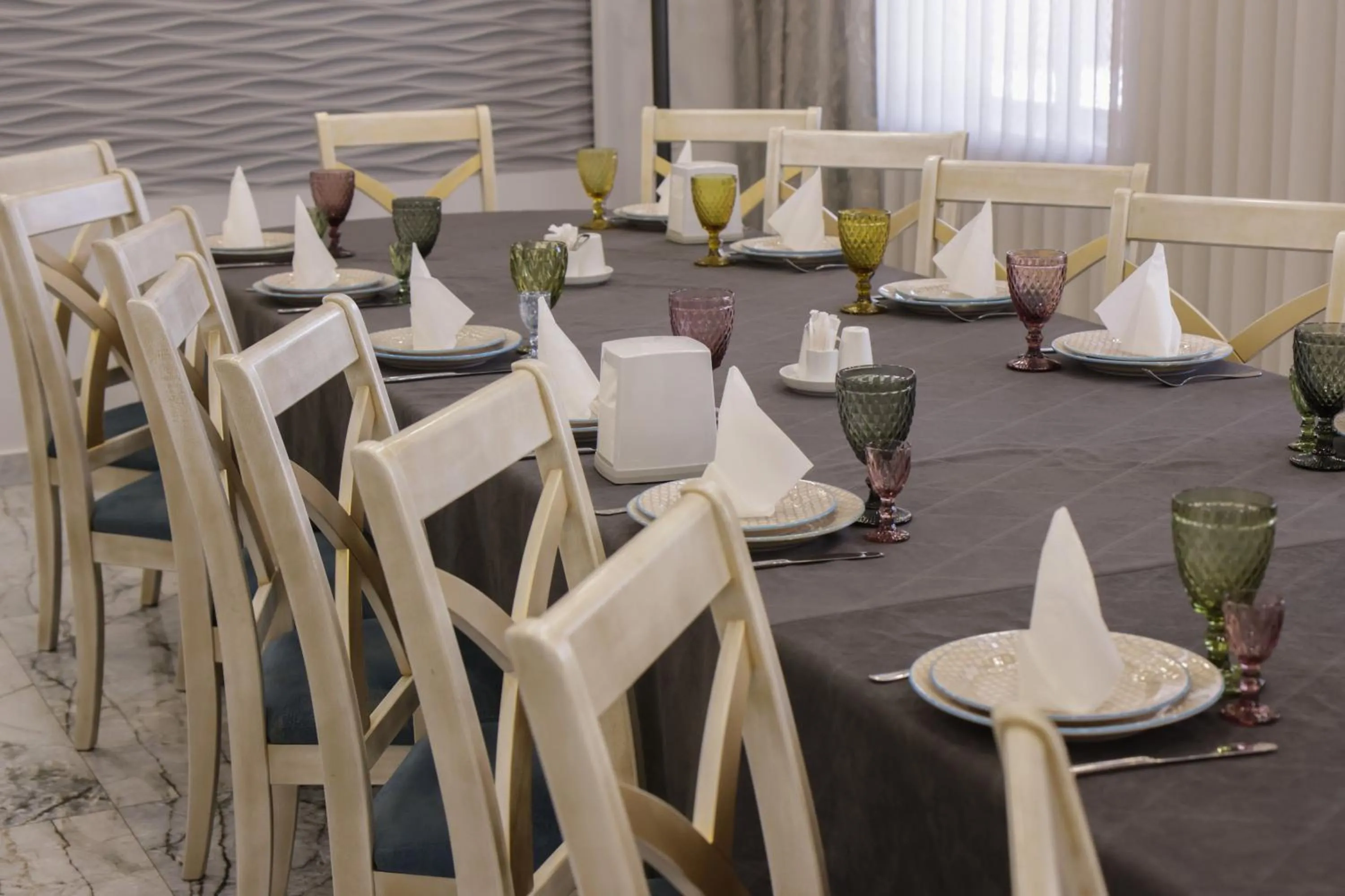 Restaurant/places to eat in Parvana Hotel
