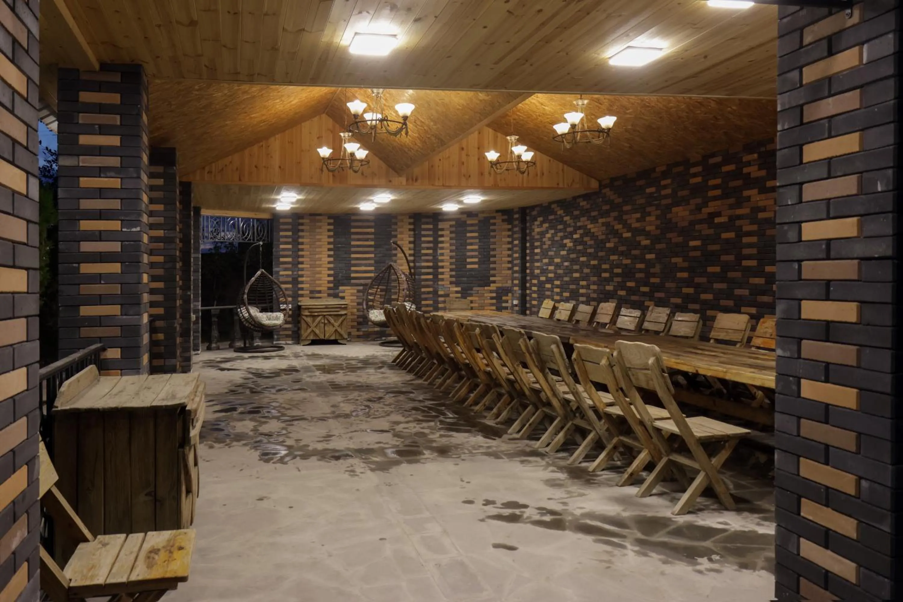 Restaurant/places to eat in Parvana Hotel