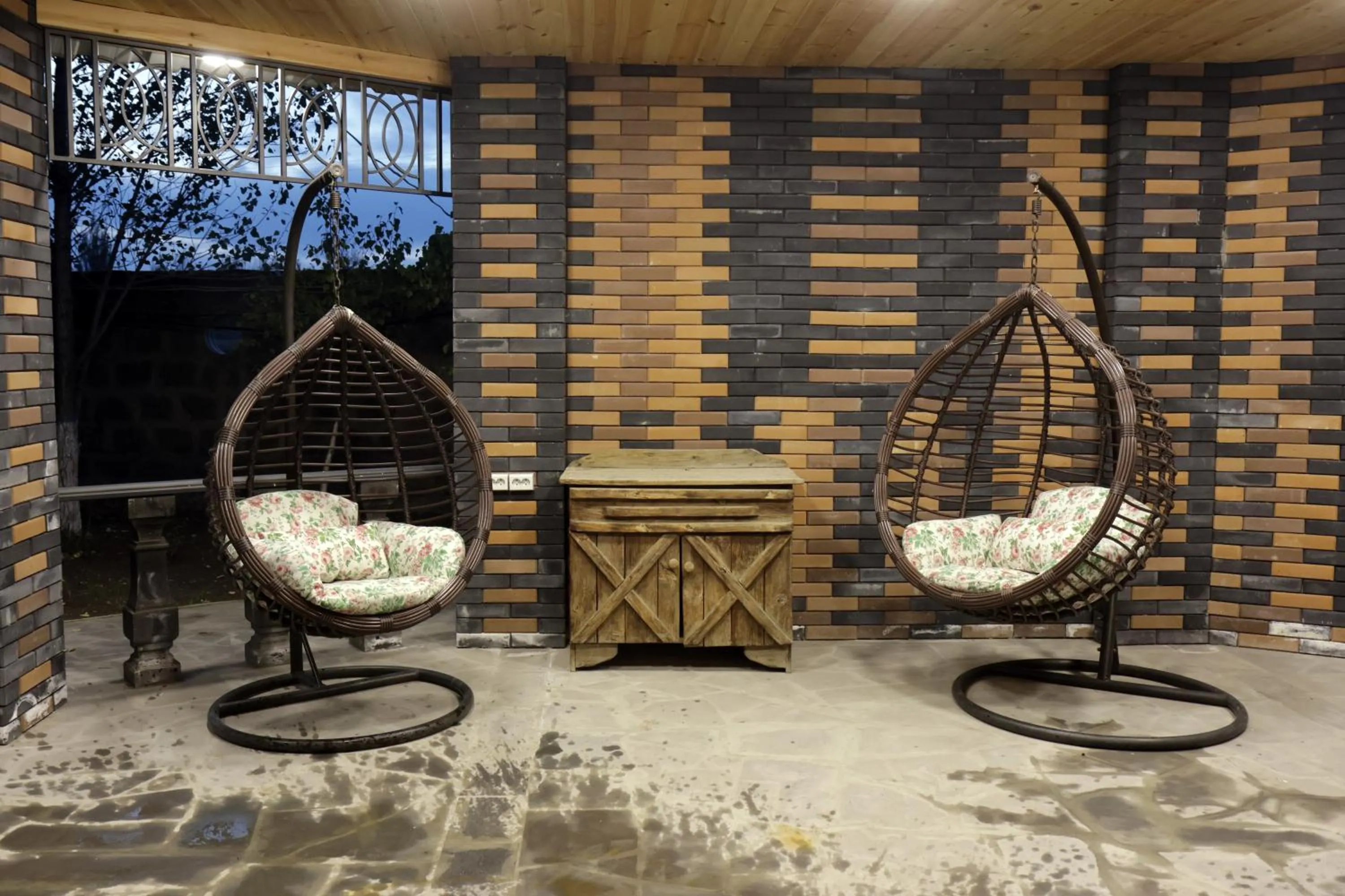 Restaurant/places to eat in Parvana Hotel