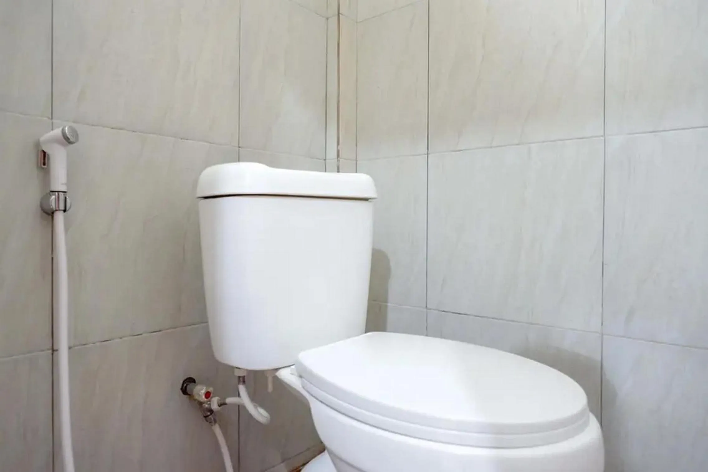 Bathroom in RedDoorz Syariah near Universitas Jenderal Soedirman 2