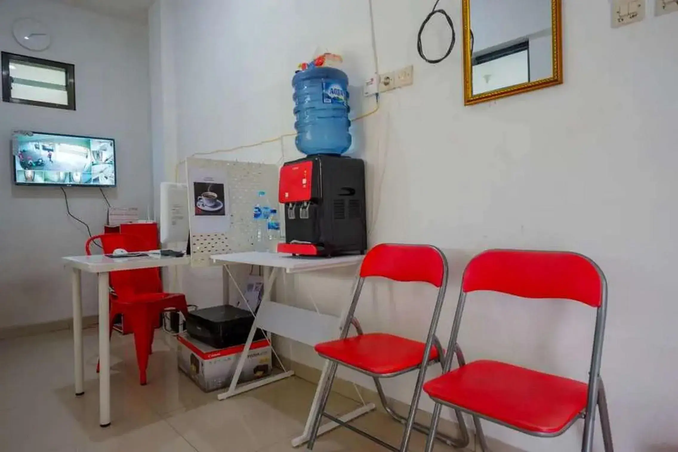 Lobby or reception in RedDoorz Syariah near Universitas Jenderal Soedirman 2 Lobby or reception in RedDoorz Syariah near Universitas Jenderal Soedirman 2