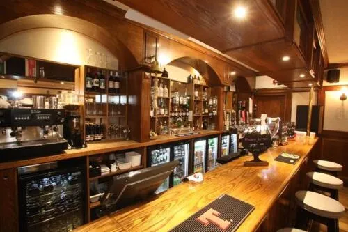 Restaurant/places to eat in The Royal Hotel