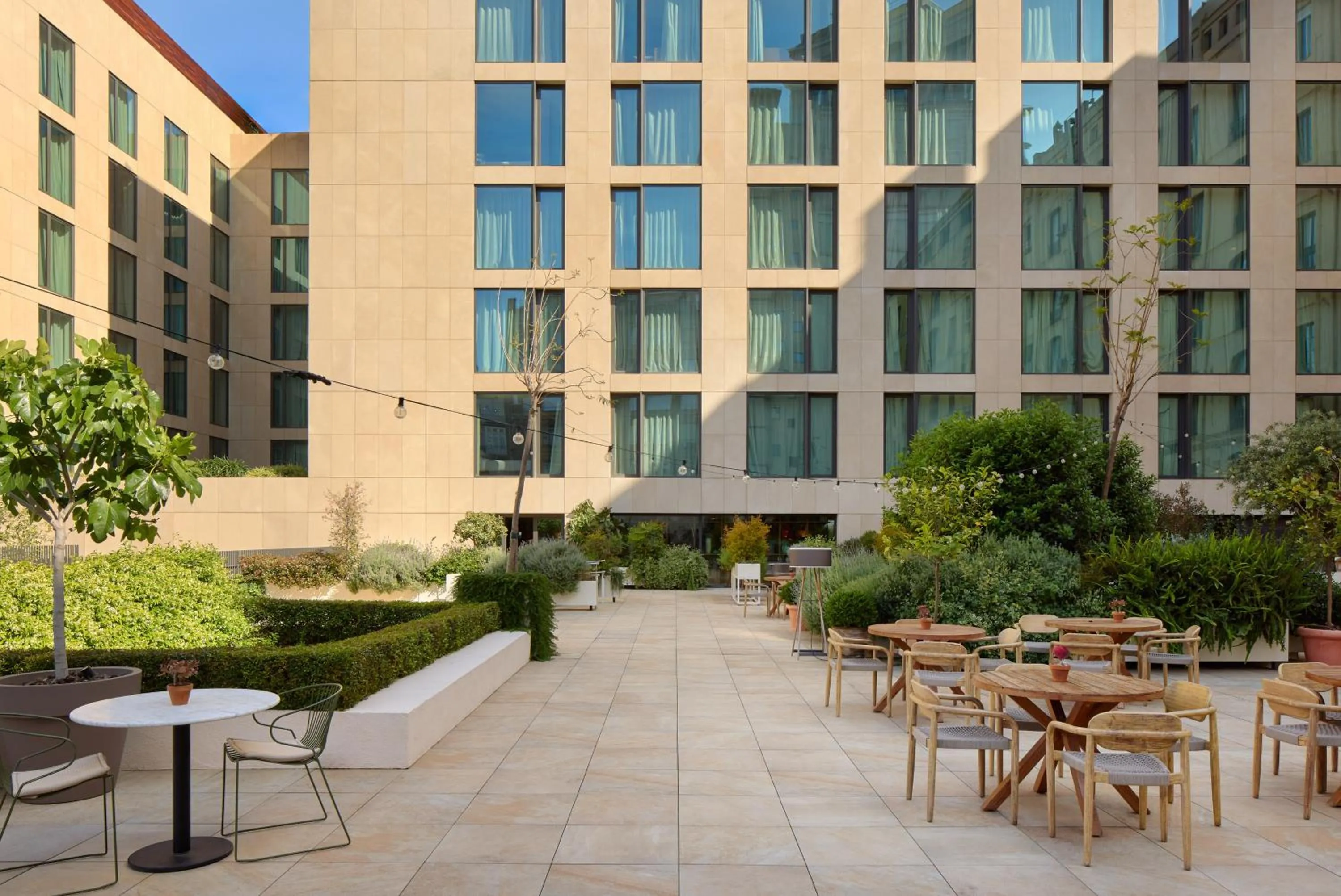 Restaurant/places to eat in ME Barcelona