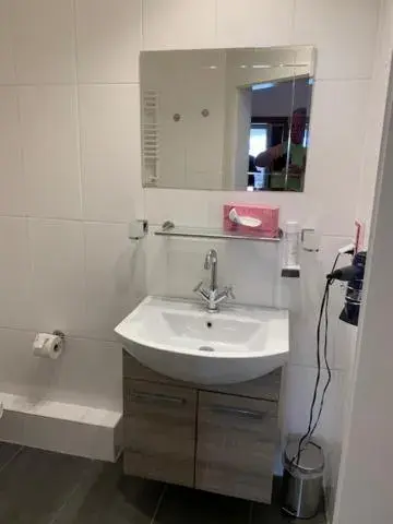 Double Room with Private Bathroom - single occupancy in Steimke's Landhotel Double Room with Private Bathroom - single occupancy in Steimke's Landhotel