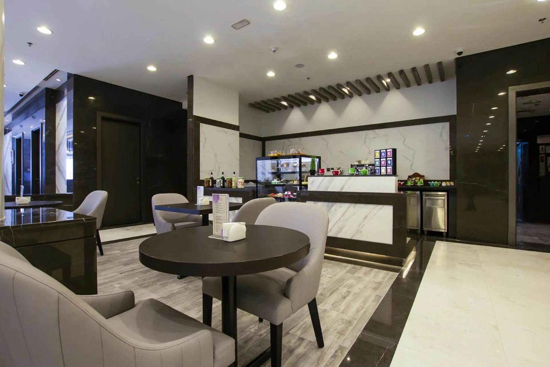 Restaurant/places to eat in TIME Onyx Hotel Apartments