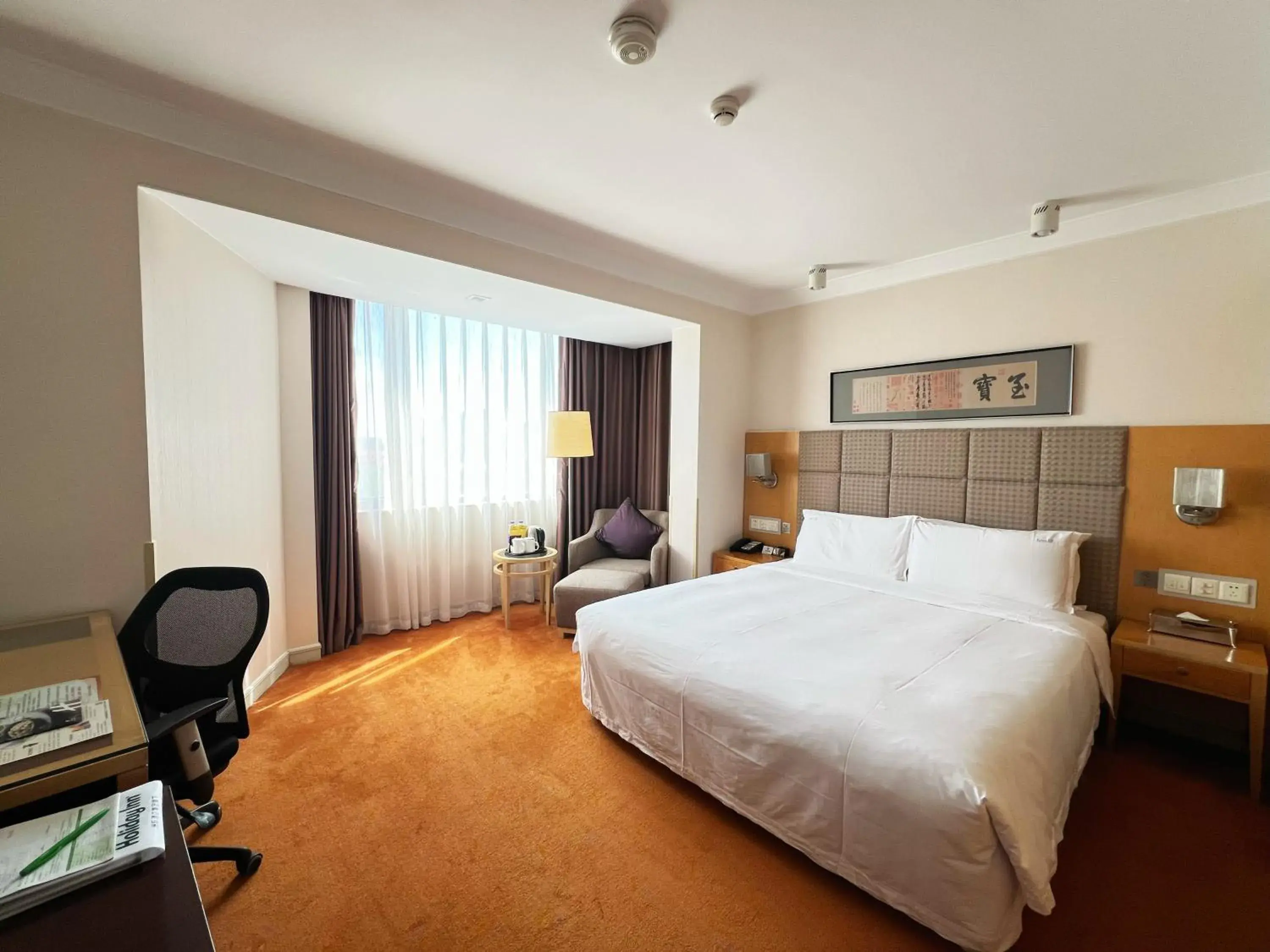Photo of the whole room, Bed in Holiday Inn Temple Of Heaven Beijing by IHG Photo of the whole room, Bed in Holiday Inn Temple Of Heaven Beijing by IHG