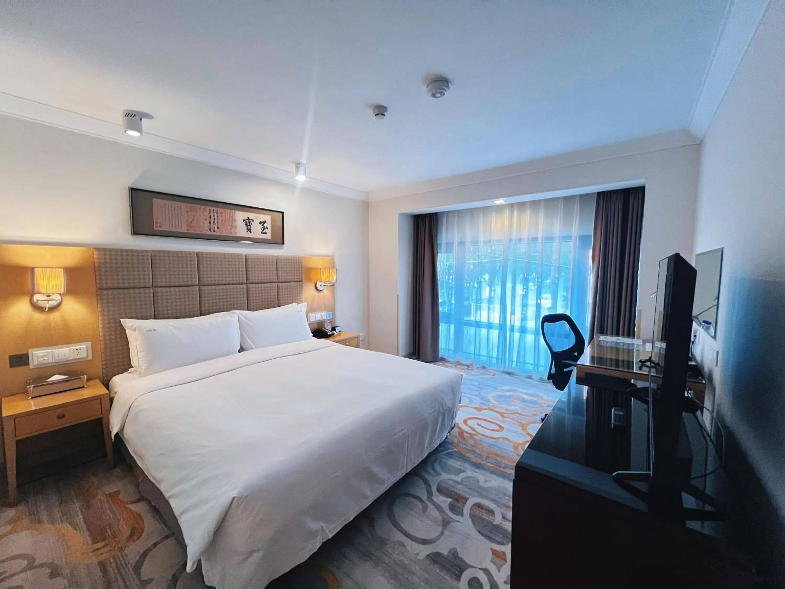 Photo of the whole room, Bed in Holiday Inn Temple Of Heaven Beijing by IHG