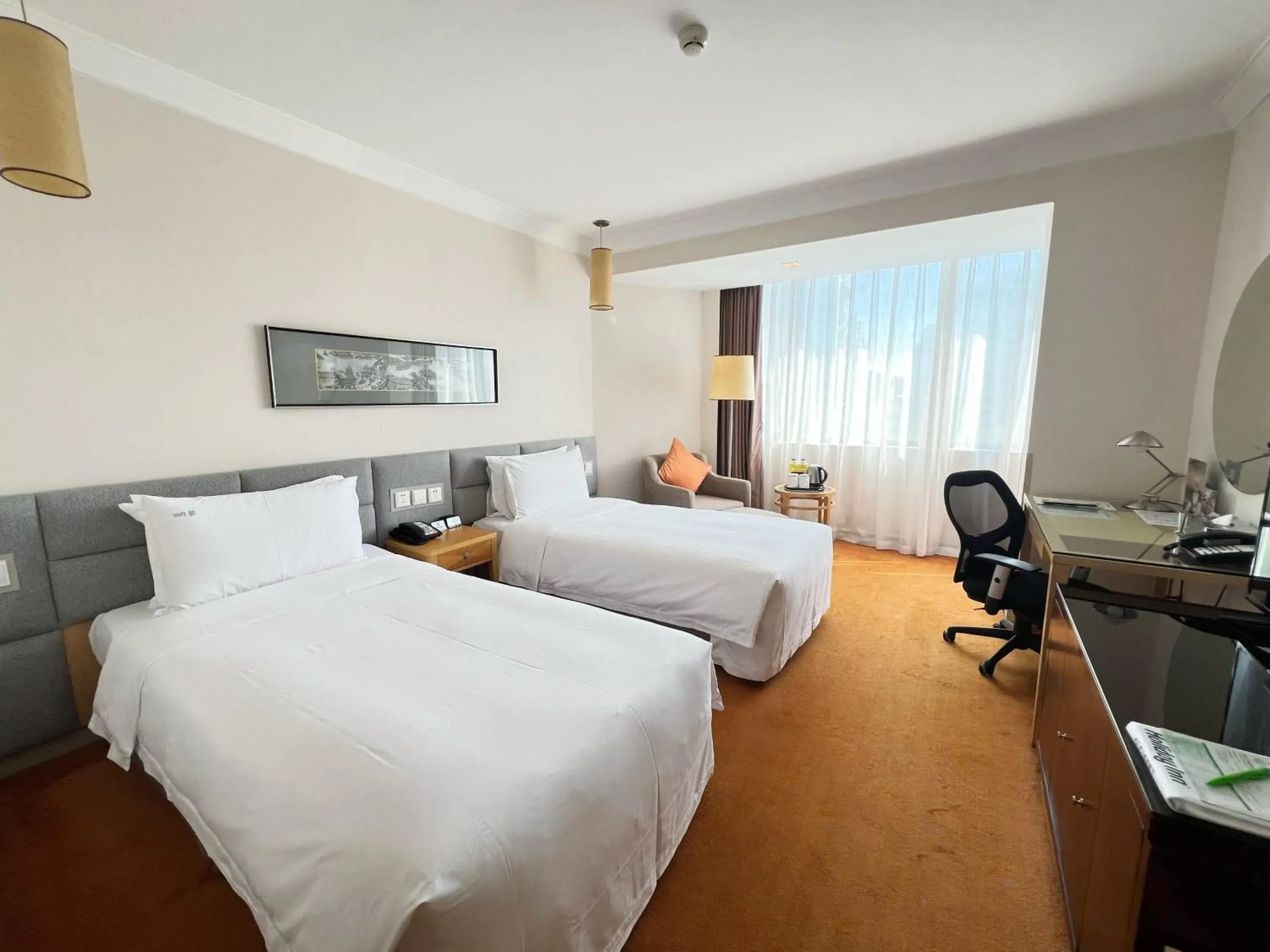 Photo of the whole room, Bed in Holiday Inn Temple Of Heaven Beijing by IHG Photo of the whole room, Bed in Holiday Inn Temple Of Heaven Beijing by IHG