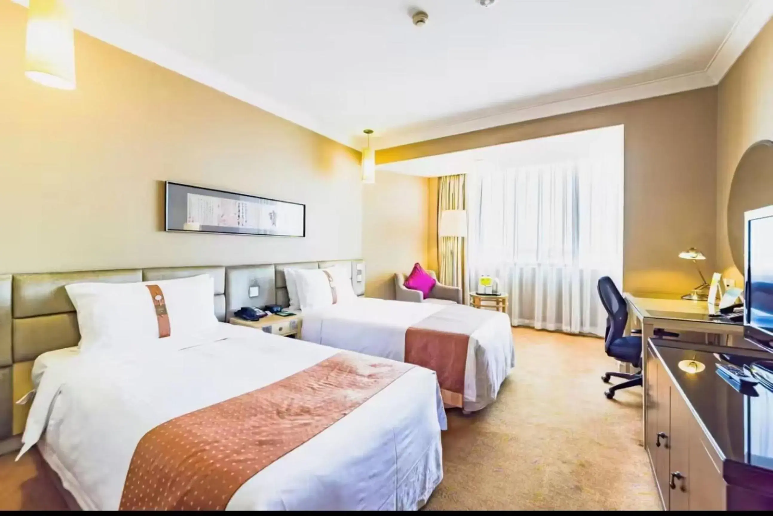 Property building, Bed in Holiday Inn Temple Of Heaven Beijing by IHG Property building, Bed in Holiday Inn Temple Of Heaven Beijing by IHG