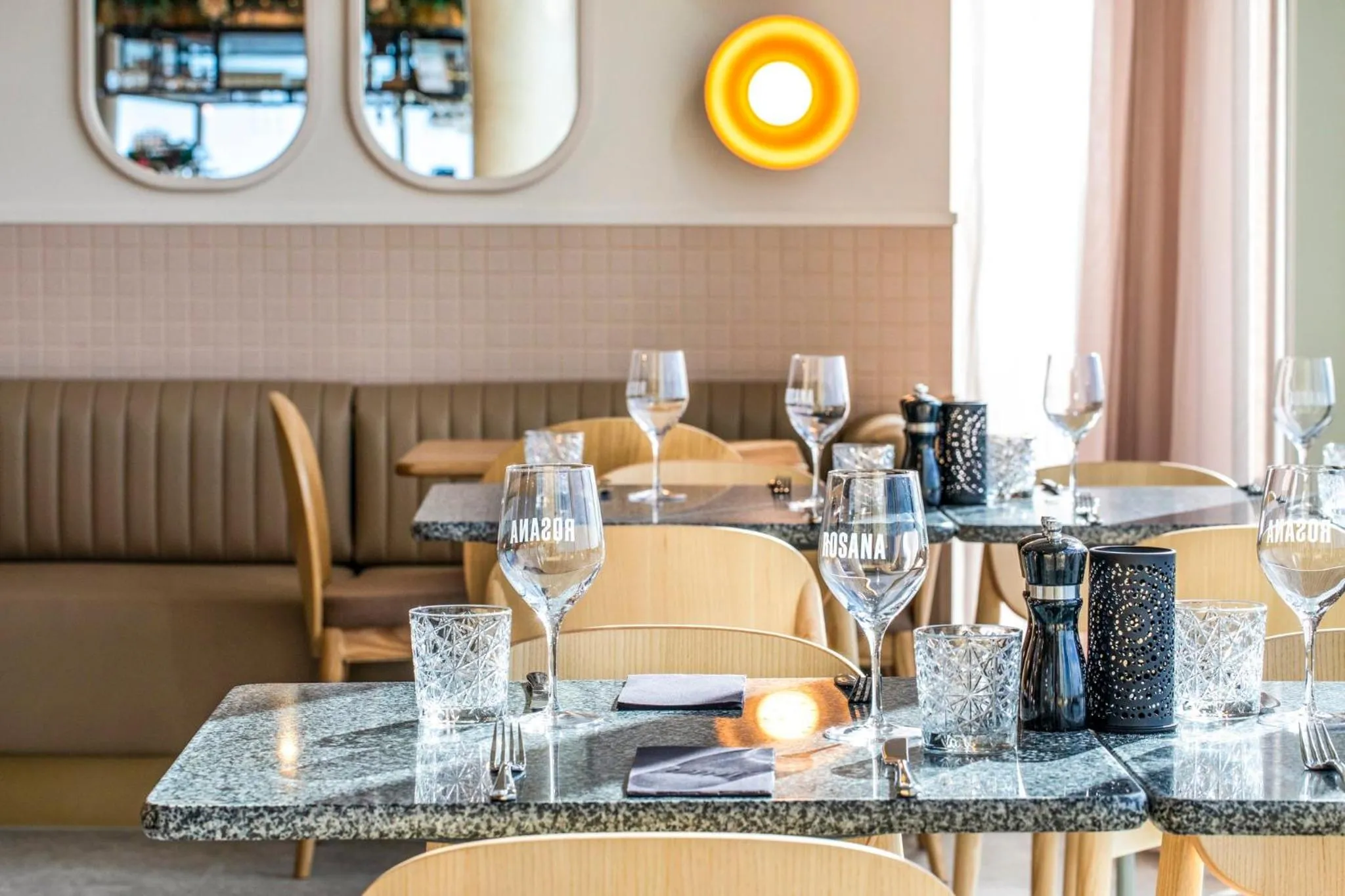 Restaurant/places to eat in Holiday Inn Werribee by IHG