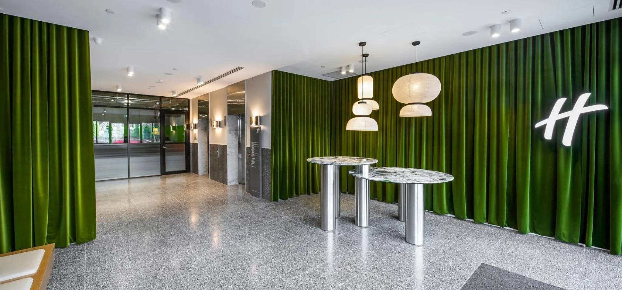Lobby or reception in Holiday Inn Werribee by IHG