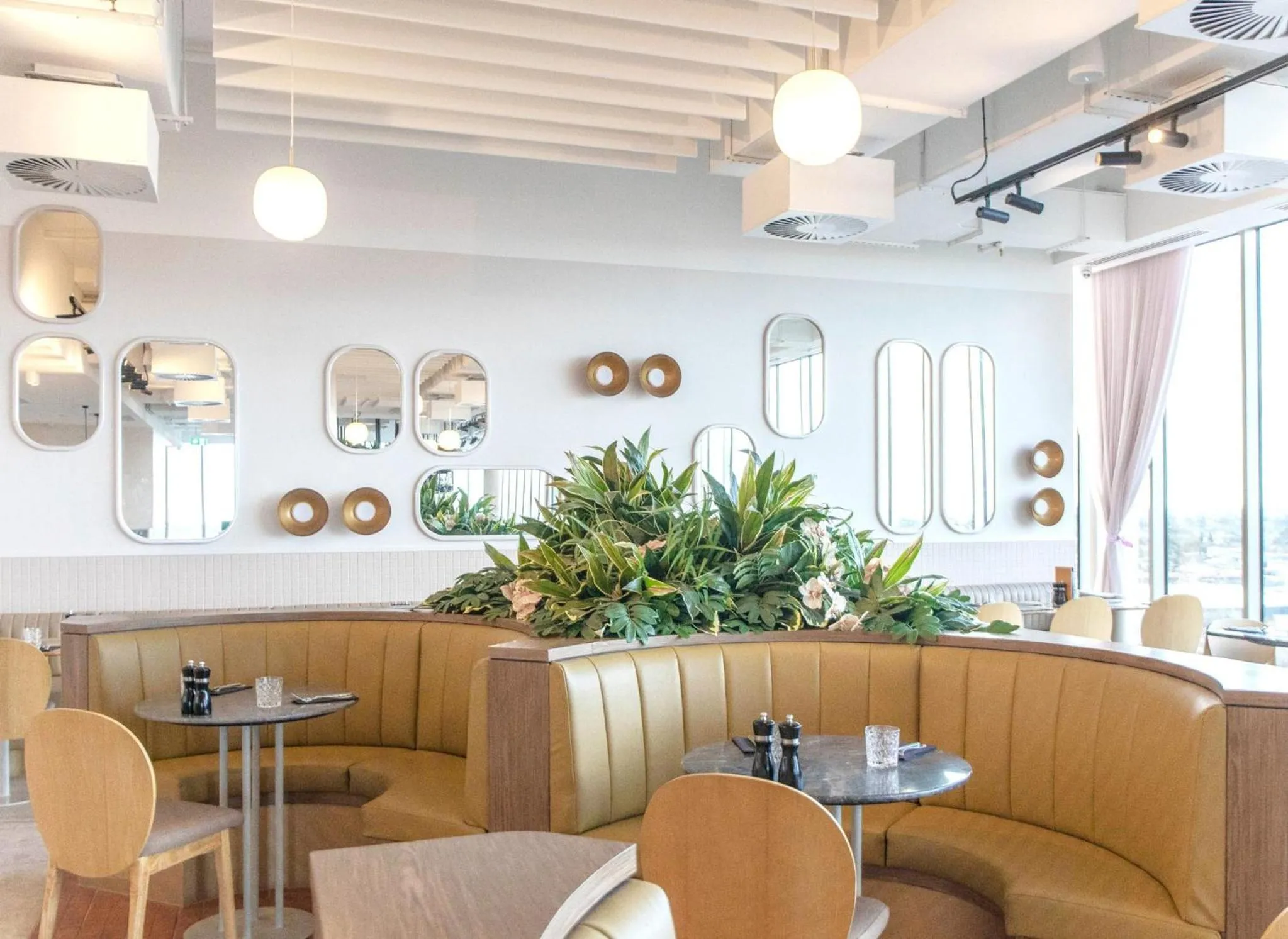 Restaurant/places to eat in Holiday Inn Werribee by IHG