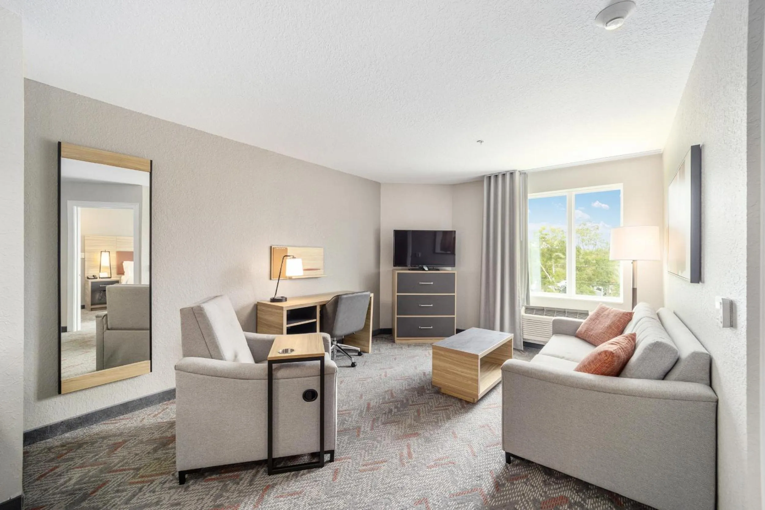 TV and multimedia in Candlewood Suites - Ocala I-75 by IHG