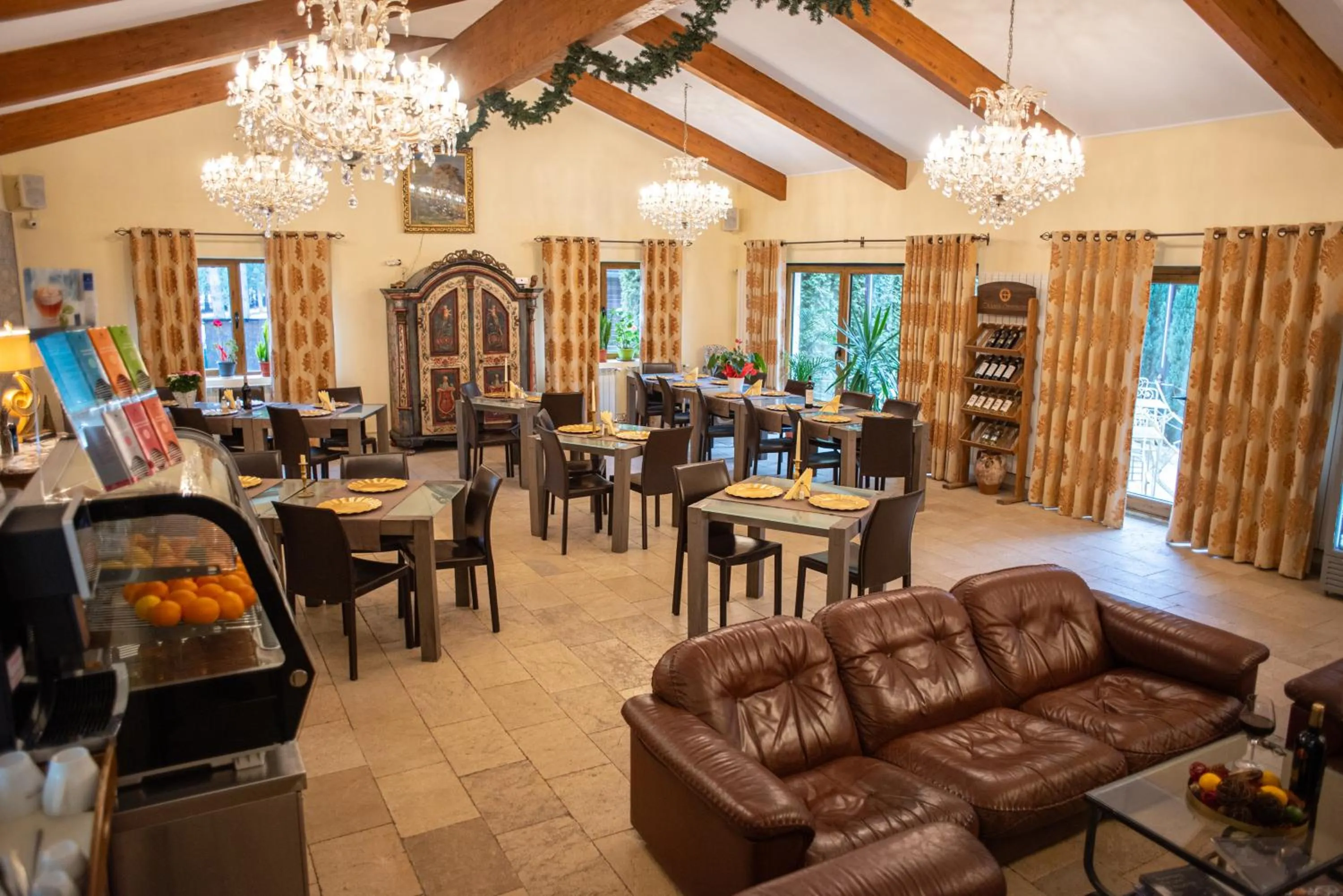 Restaurant/places to eat in Villa Ermitage