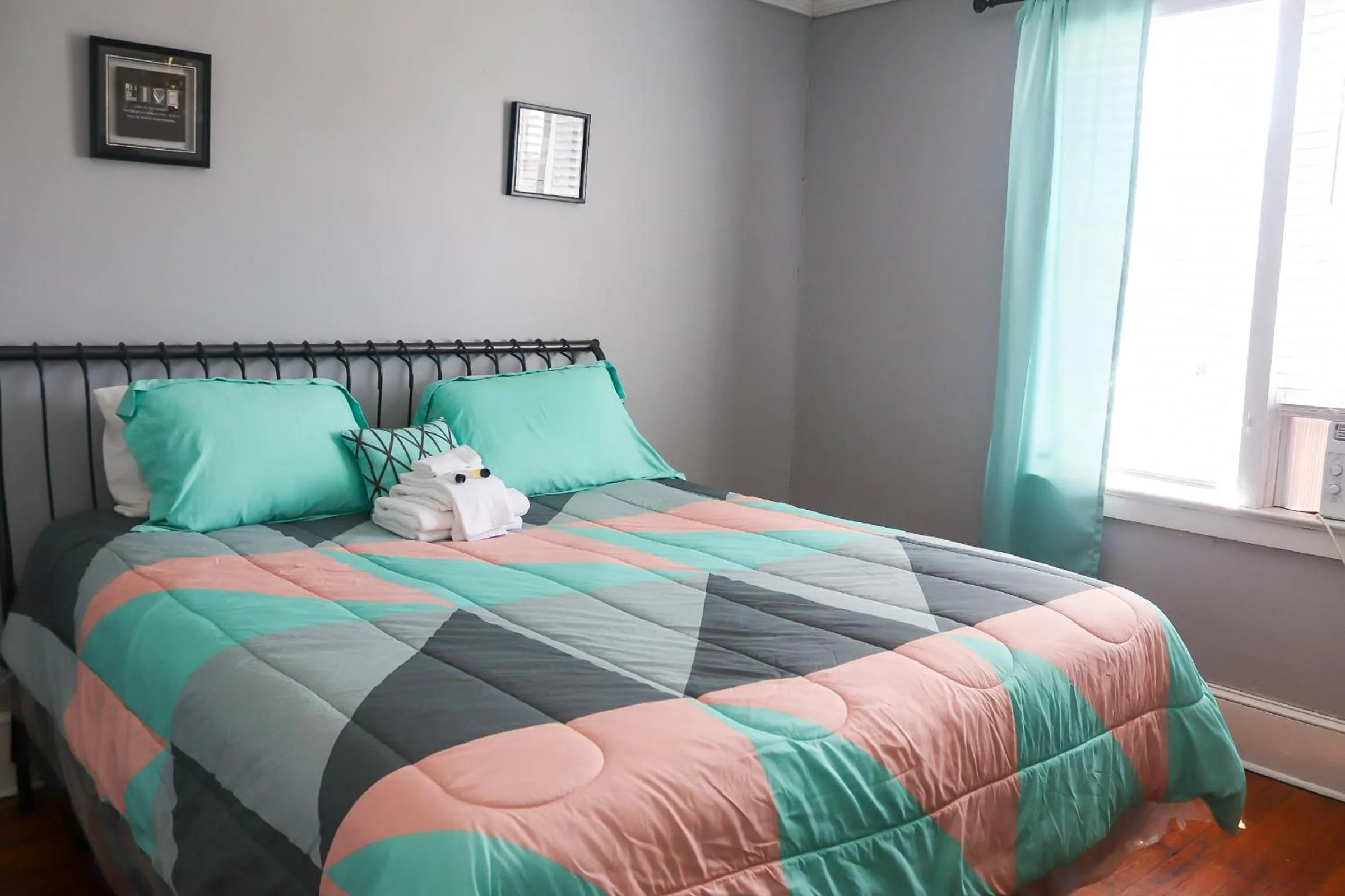 Bed in Bella's Boutique Hotel