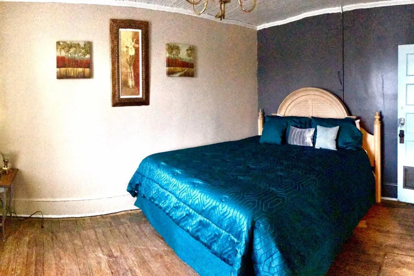 Bed in Bella's Boutique Hotel