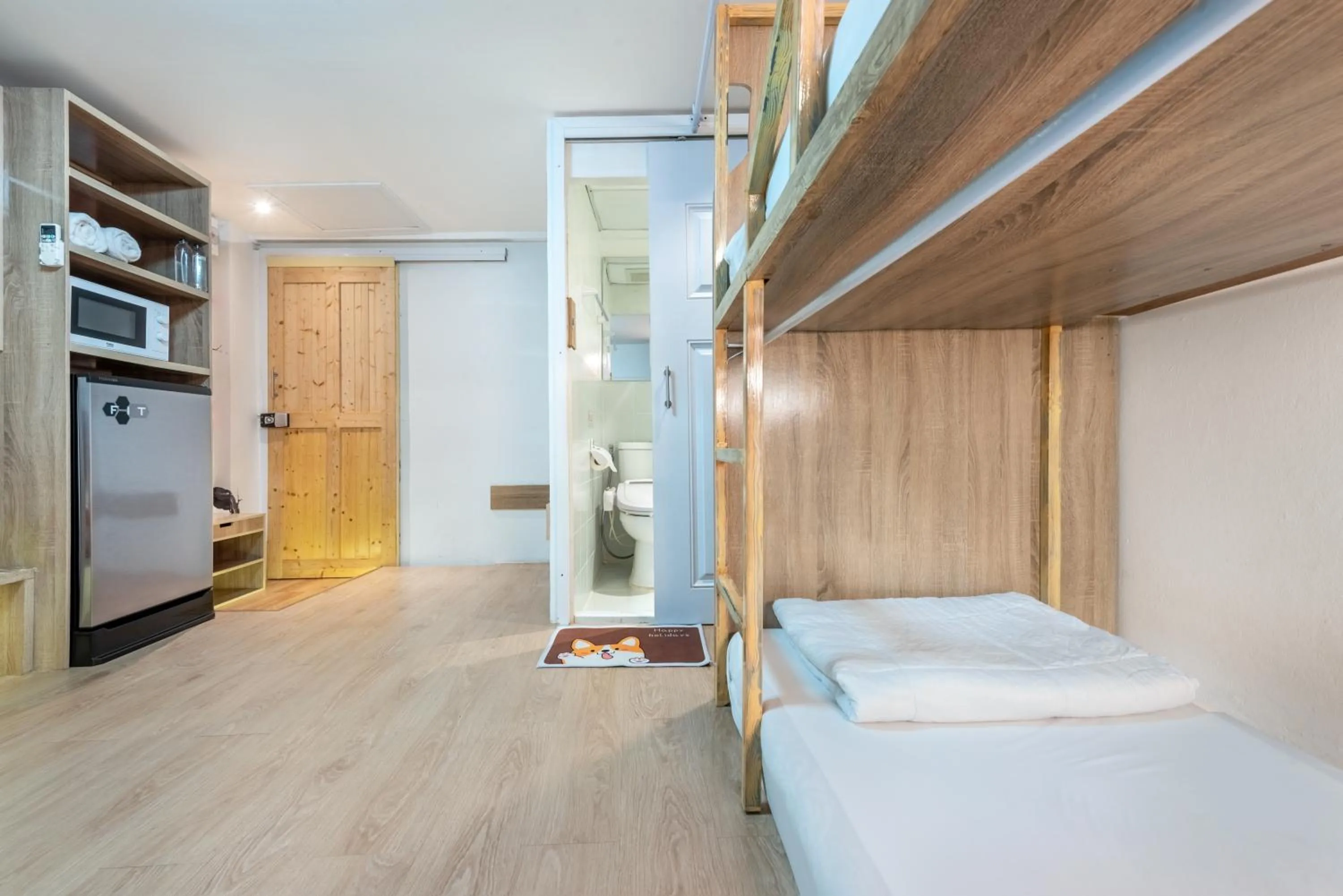 Photo of the whole room, Bed in โรงแรมชิบะรูม นครราชสีมา สาขามหาวิทยาลัยเทคโนโลยีสุรนารี