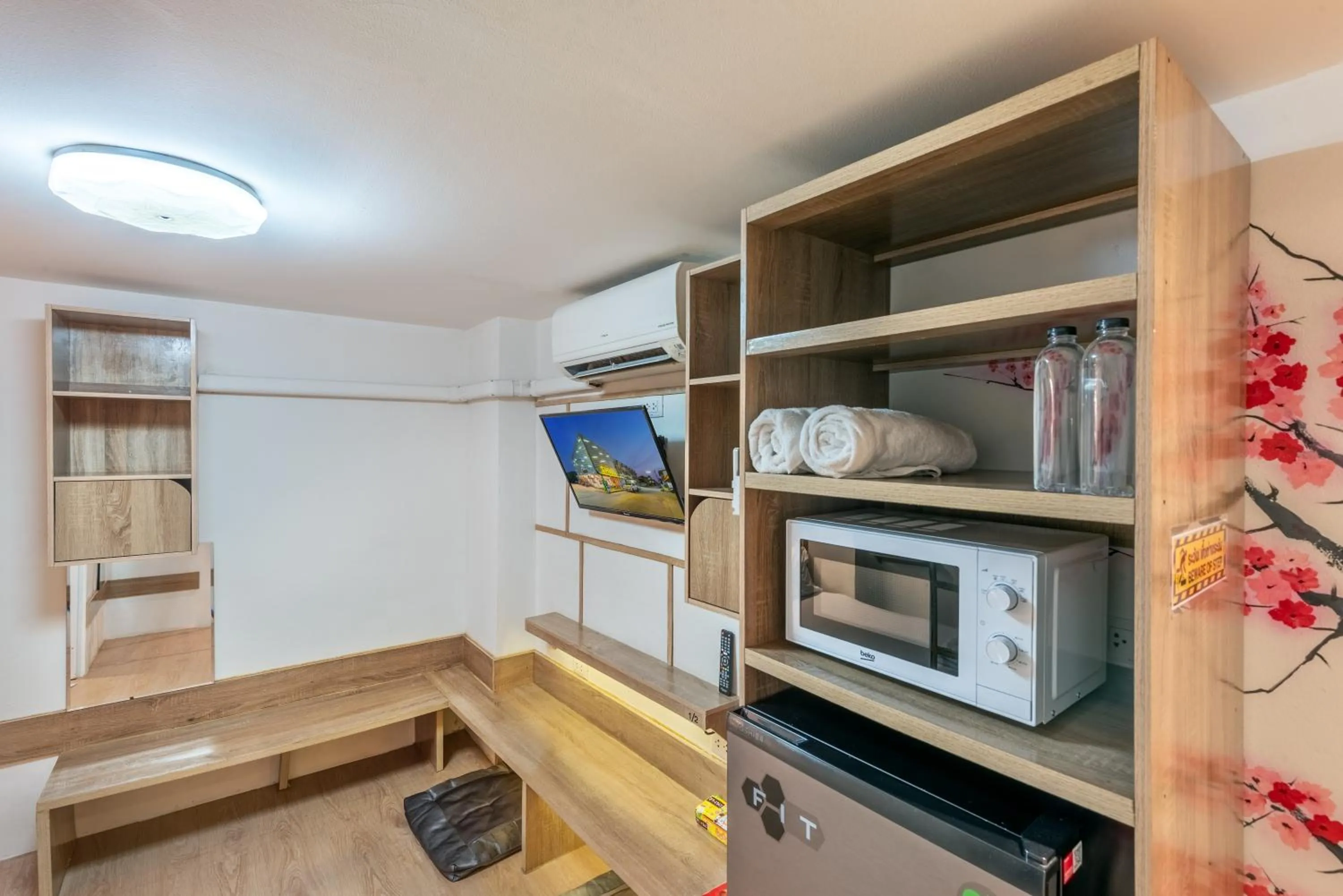 microwave in โรงแรมชิบะรูม นครราชสีมา สาขามหาวิทยาลัยเทคโนโลยีสุรนารี