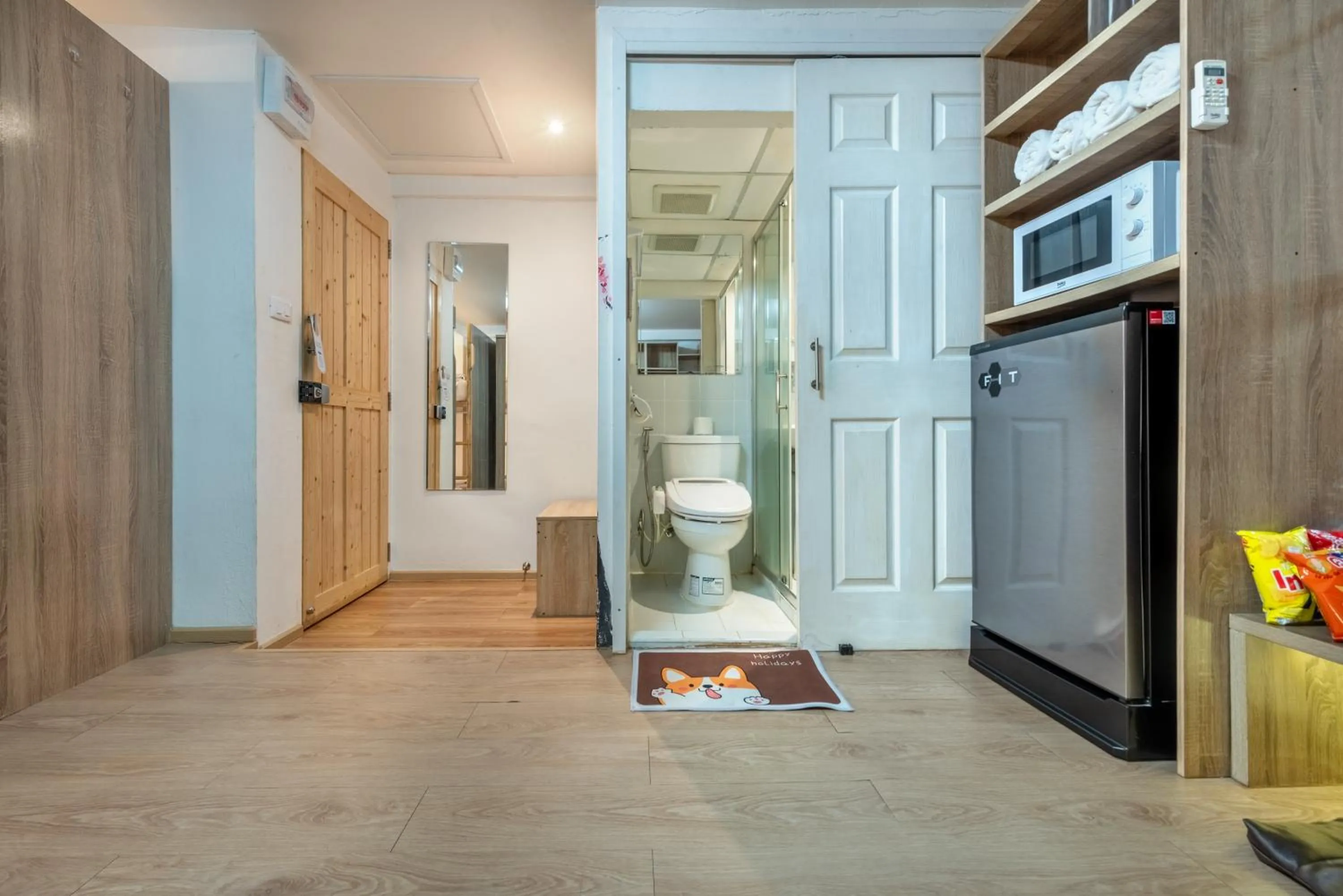 Toilet in โรงแรมชิบะรูม นครราชสีมา สาขามหาวิทยาลัยเทคโนโลยีสุรนารี