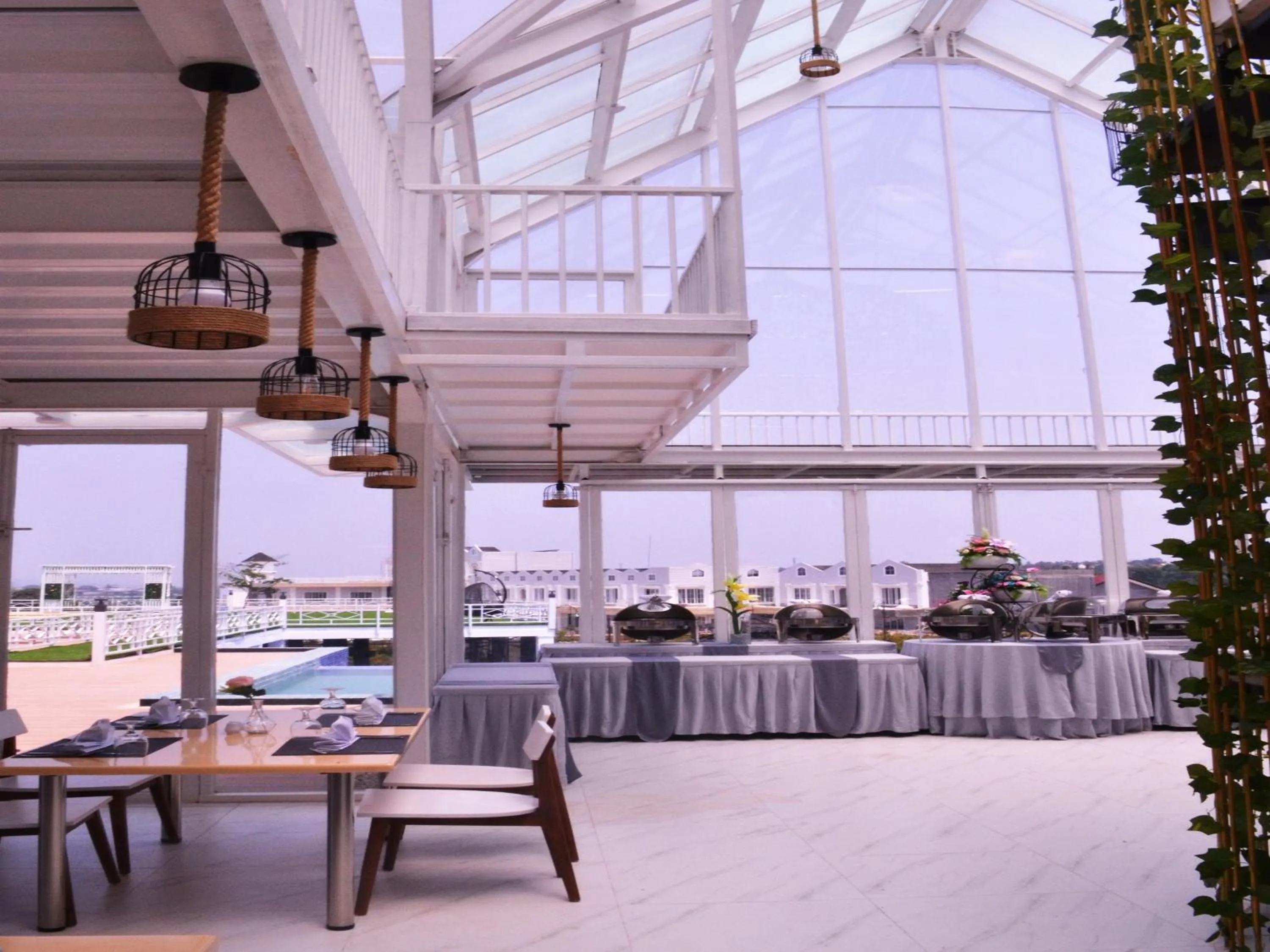 Restaurant/places to eat in Chevilly Resort & Camp