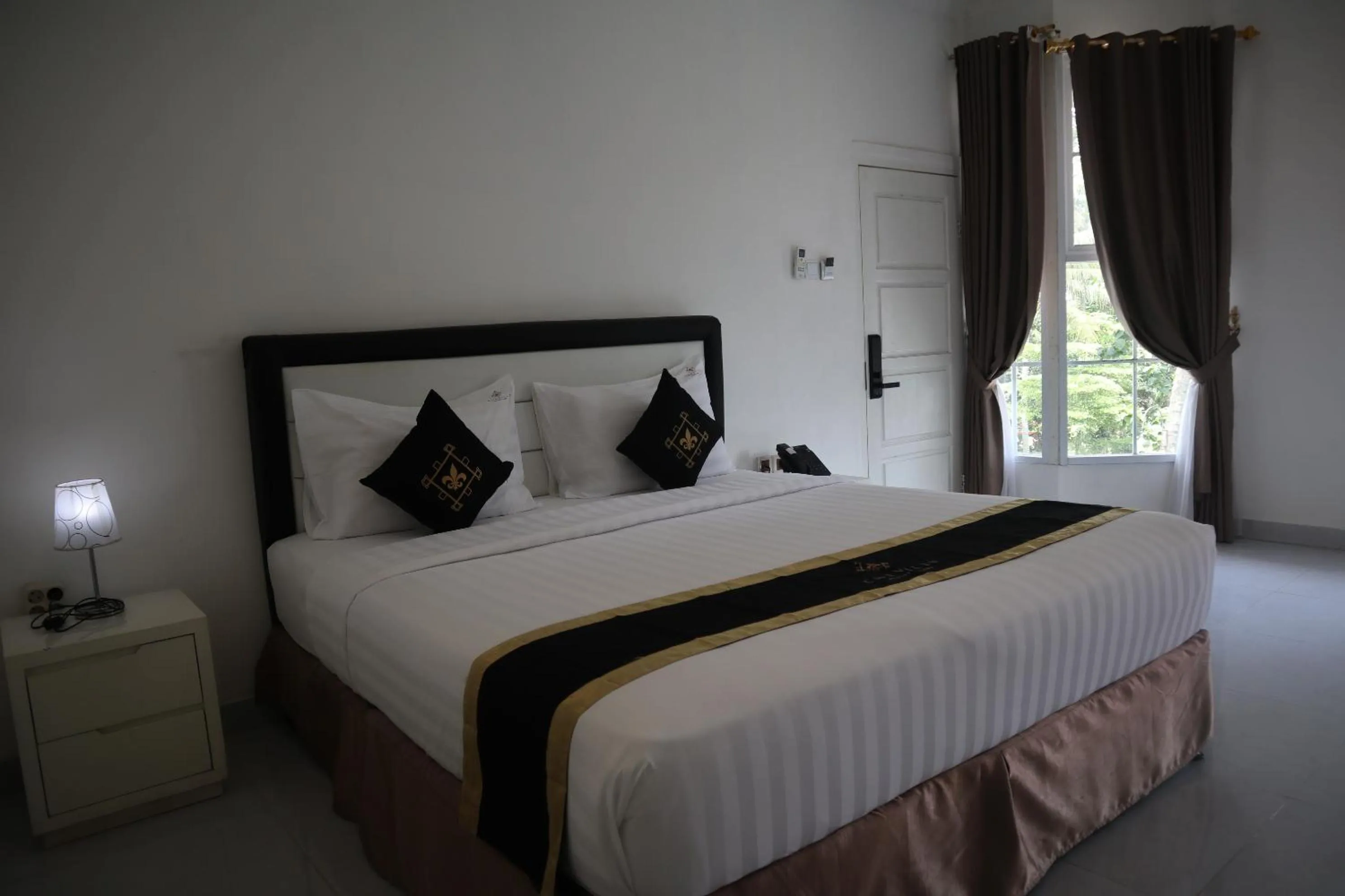 Bed in Chevilly Resort & Camp