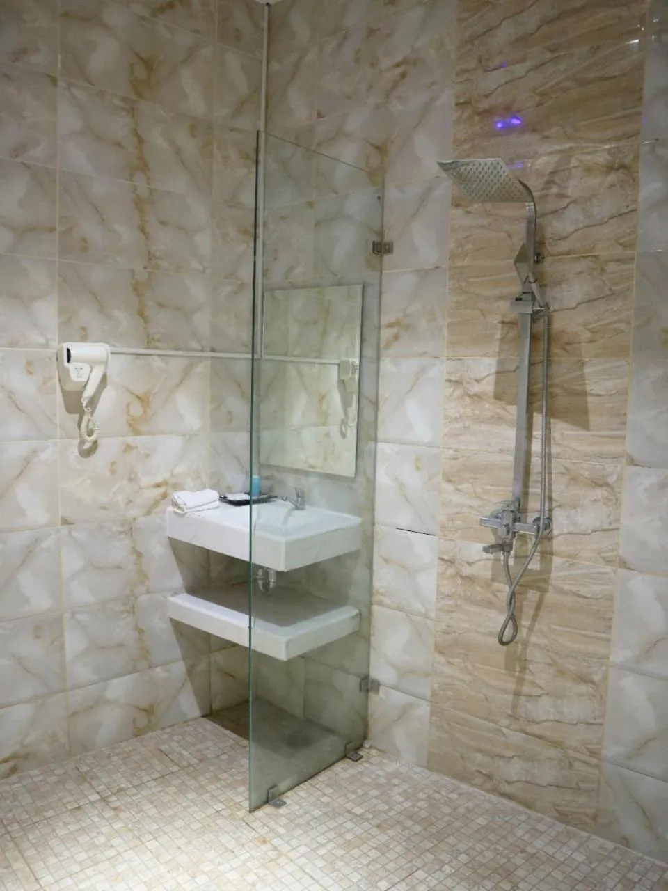 Shower in Chevilly Resort & Camp