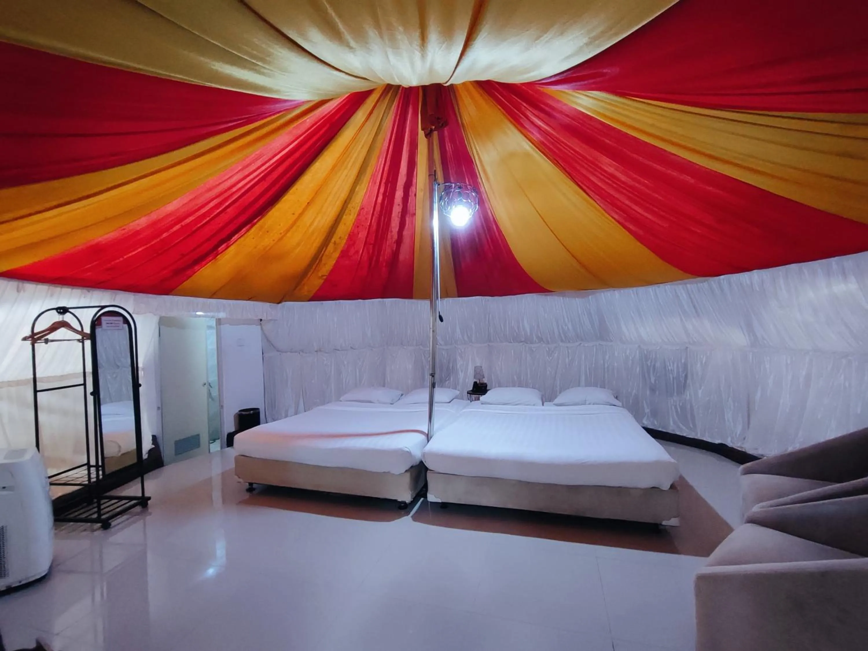 Bed in Chevilly Resort & Camp