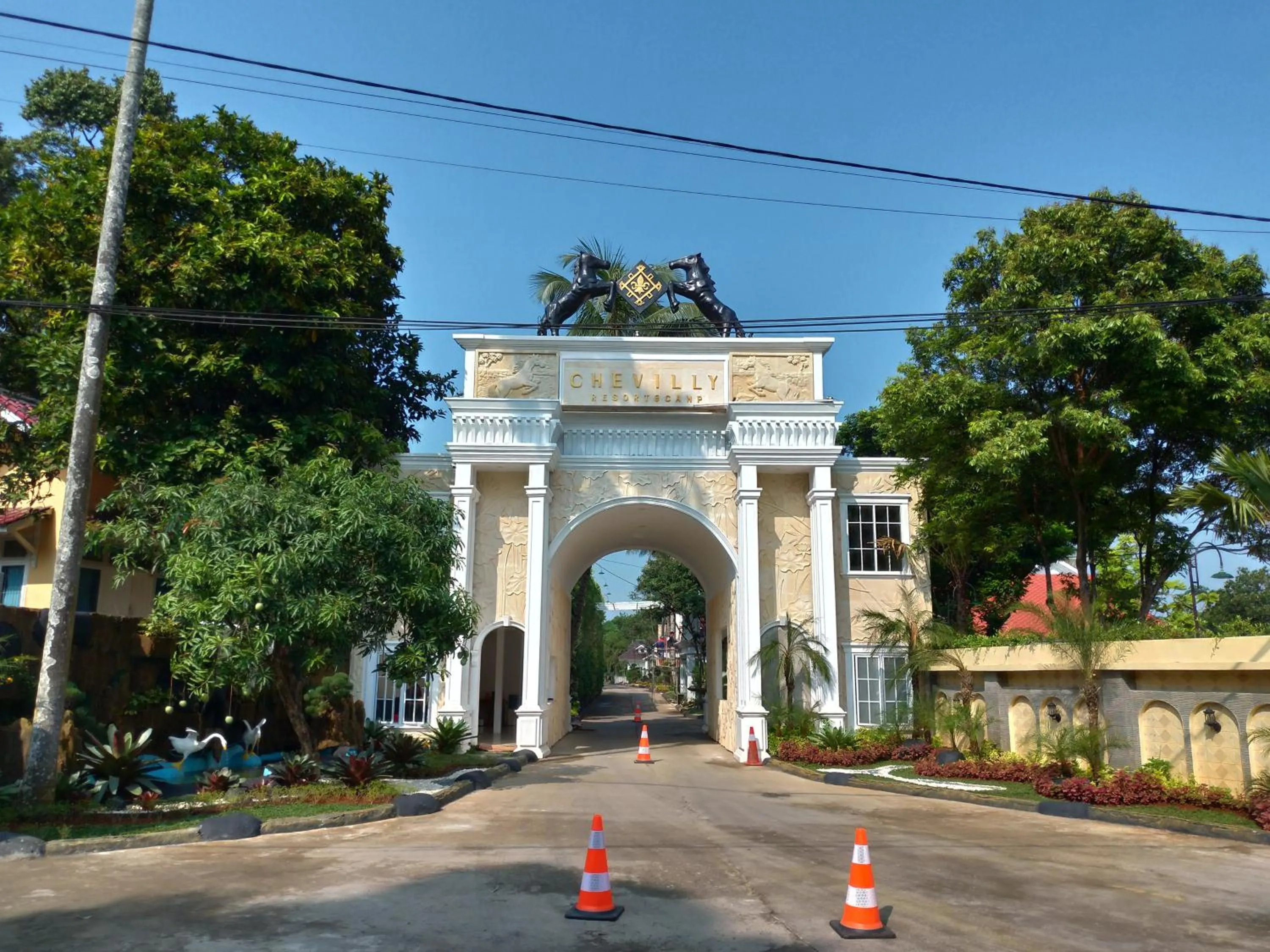 Facade/entrance in Chevilly Resort & Camp