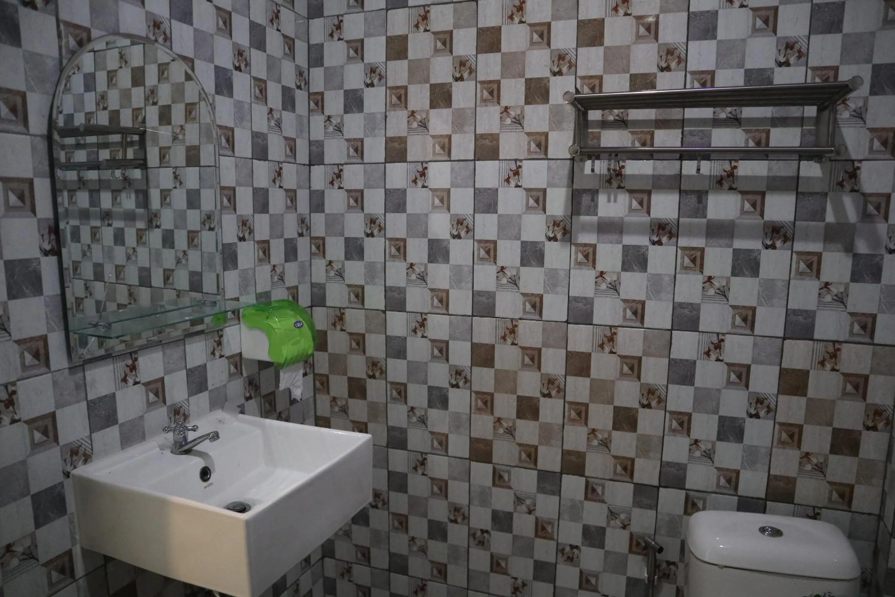 Shower in Chevilly Resort & Camp