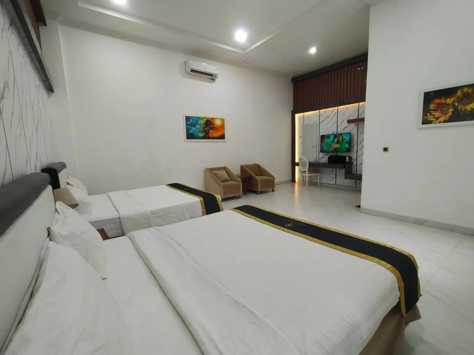 Bed in Chevilly Resort & Camp