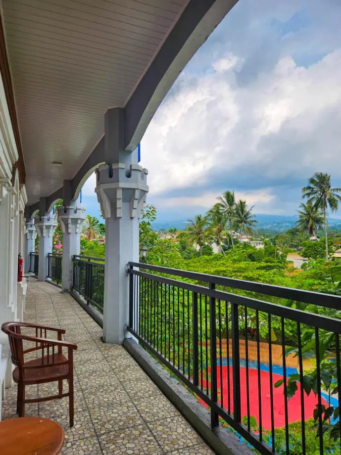 Chevilly Resort & Camp