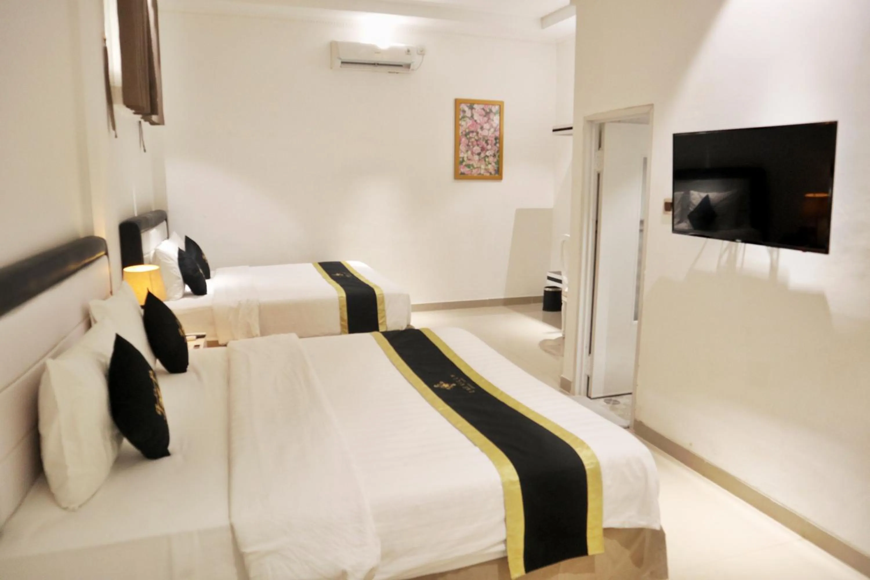 Bed in Chevilly Resort & Camp