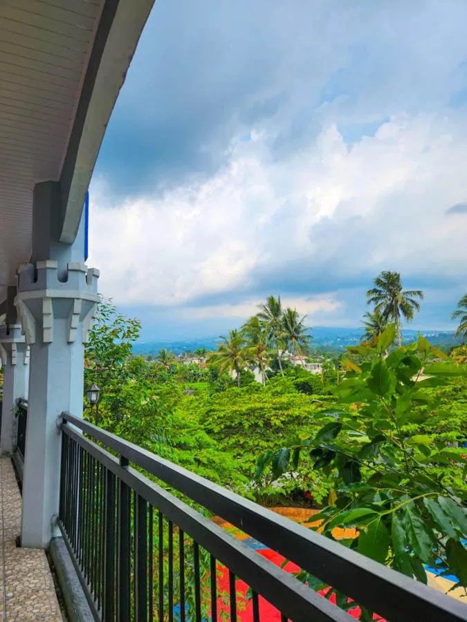 Chevilly Resort & Camp