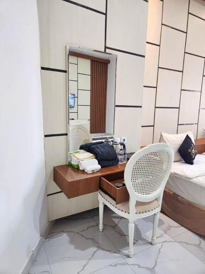 Bed in Chevilly Resort & Camp